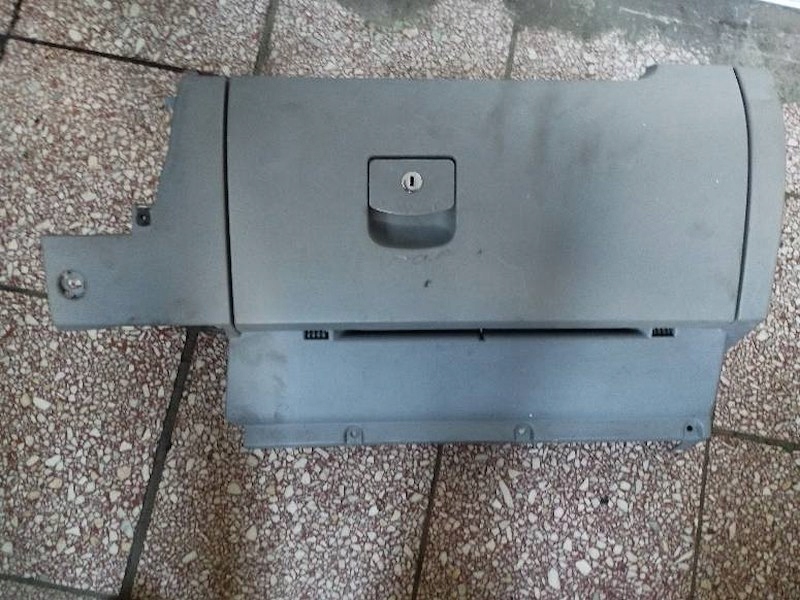 SCHOWEK PASAŻERA 1c1880300 VOLKSWAGEN NEW BEETLE