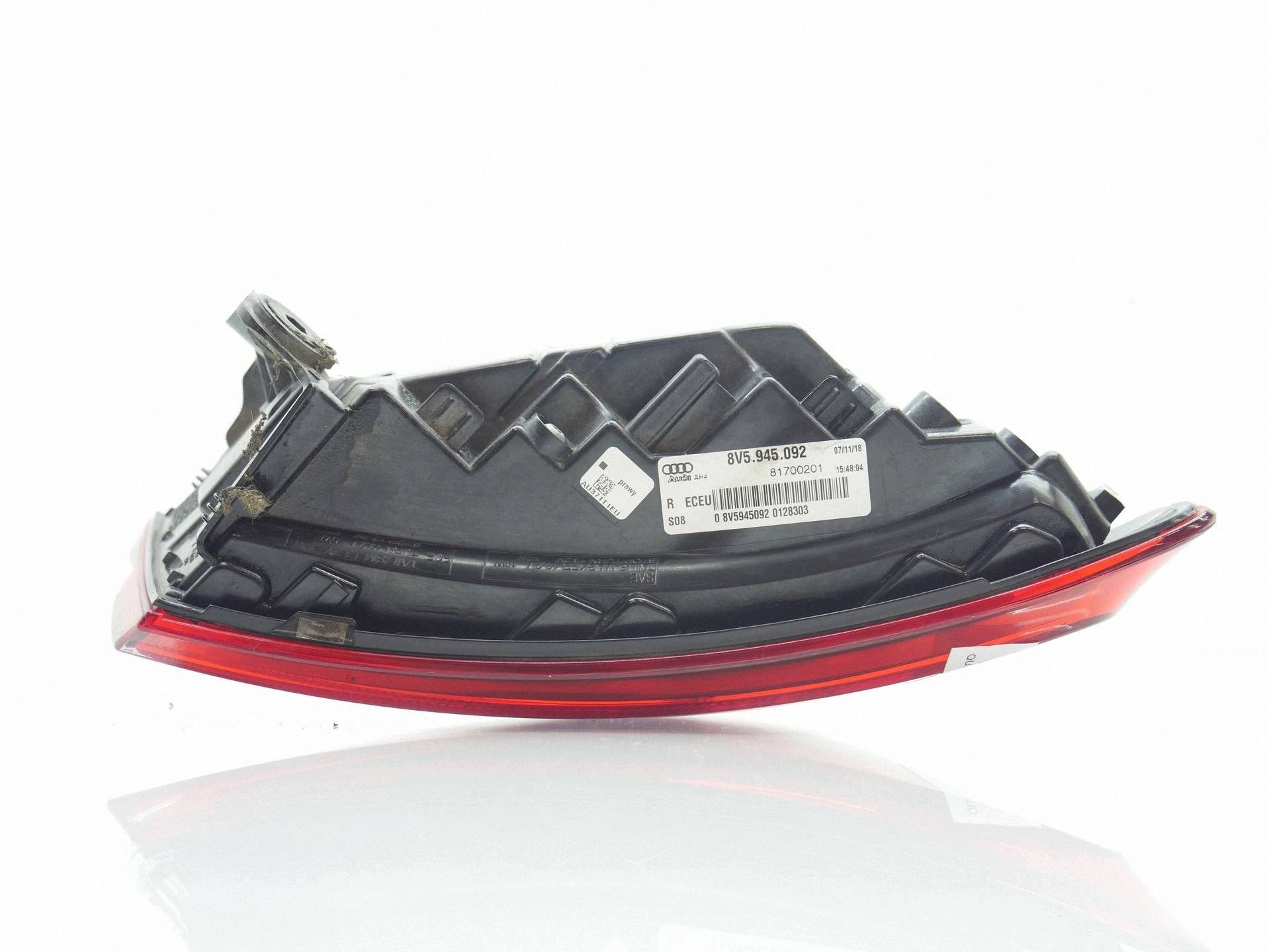 lámpa jobb hátso hátsó LED 8V5945092 AUDI A3 8V szedán LIFT