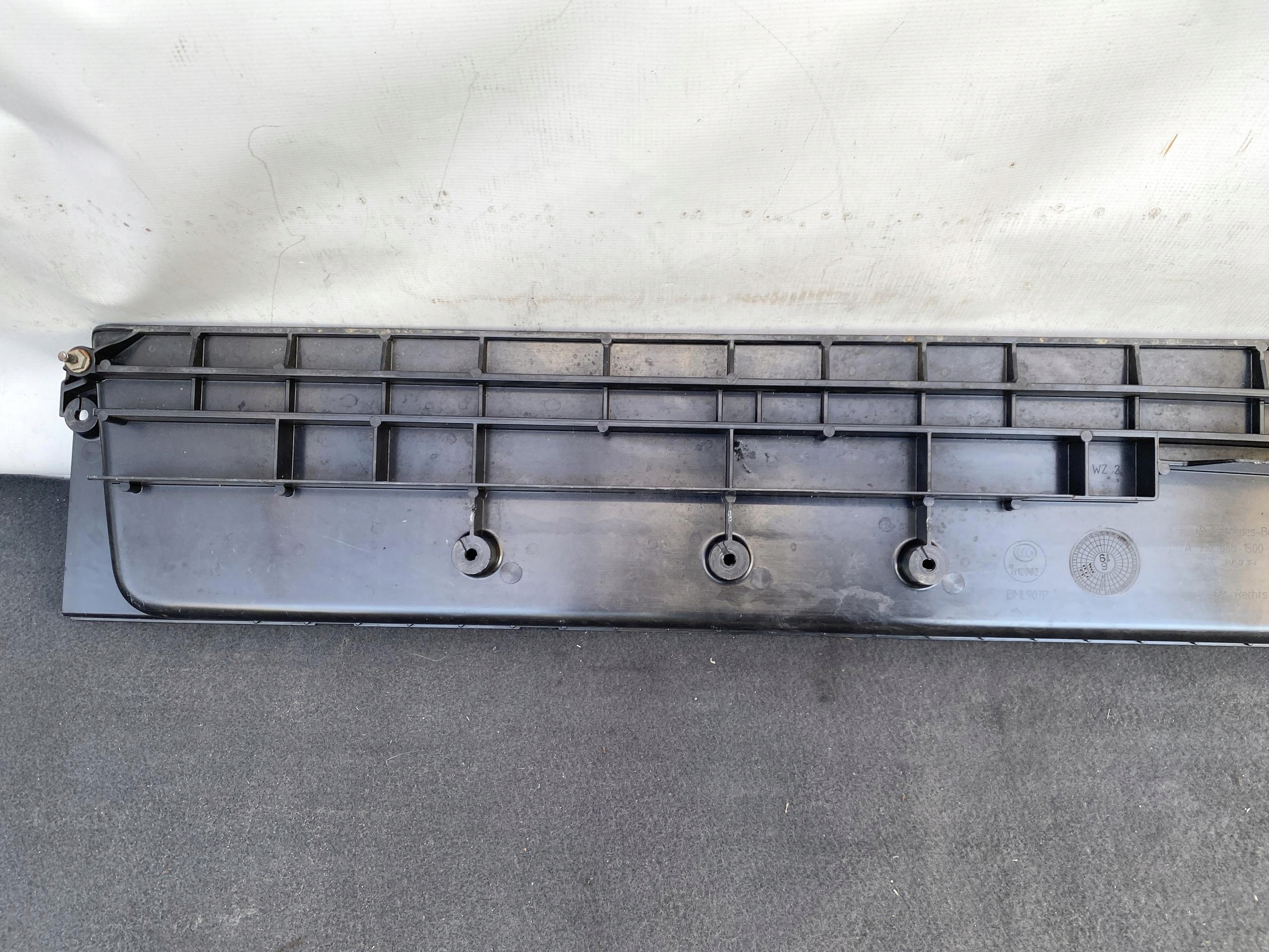 SPRINTER 907 910 17- STOPIEN cap threshold door PRAWYCH A9106861500