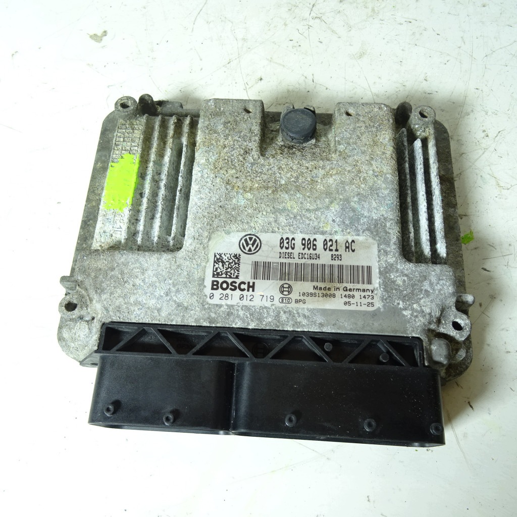 VW PASSAT B6 2.0TDI unité de commande électronique uce moteur 03G906021AC