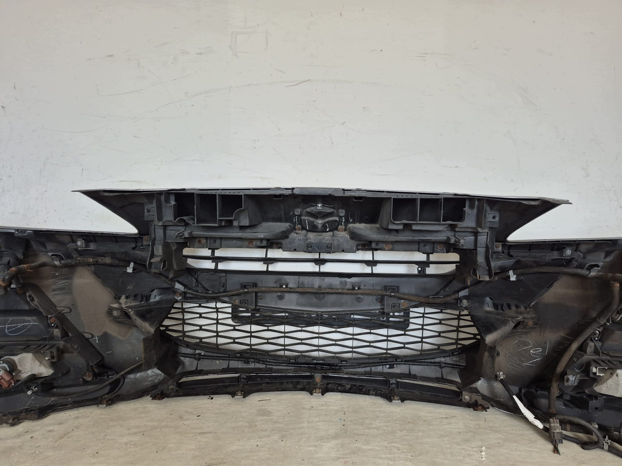MAZDA 3 BL 08- bumper front front SPR LAK.38P BCW8-50031
