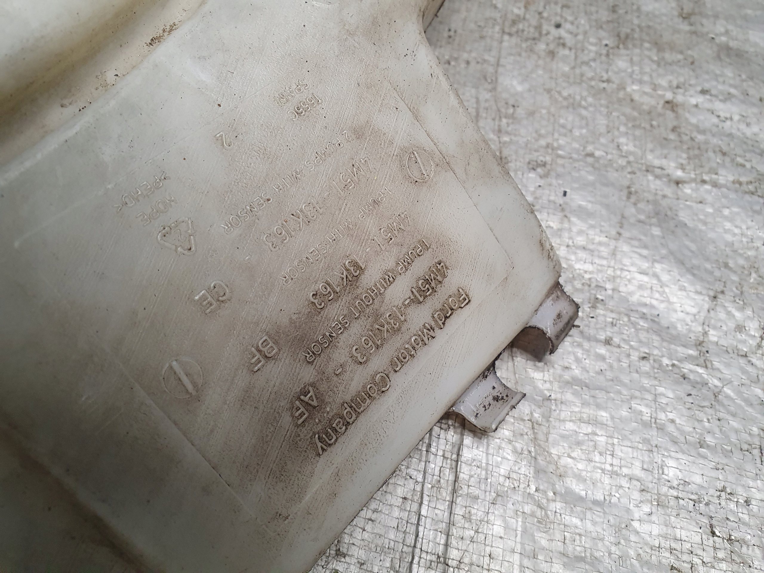 washer fluid tank FORD FOCUS II 04-10r.