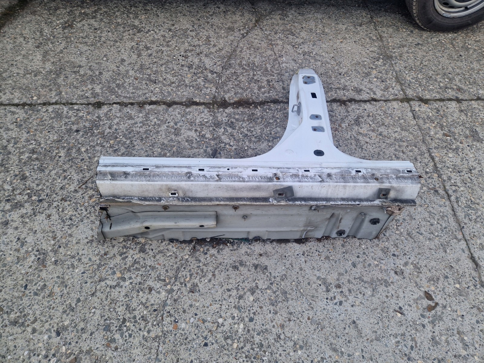 DODGE CHARGER 2015- left pillar B central threshold PW7
