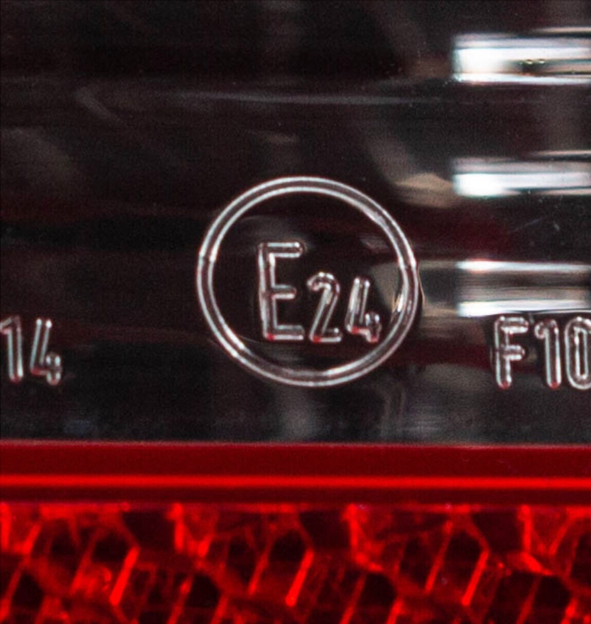 LAMPA ZDERZAKA TYŁ PRAWY AUDI Q5 8R 08-16 ORYGINAŁ Producent części Audi OE