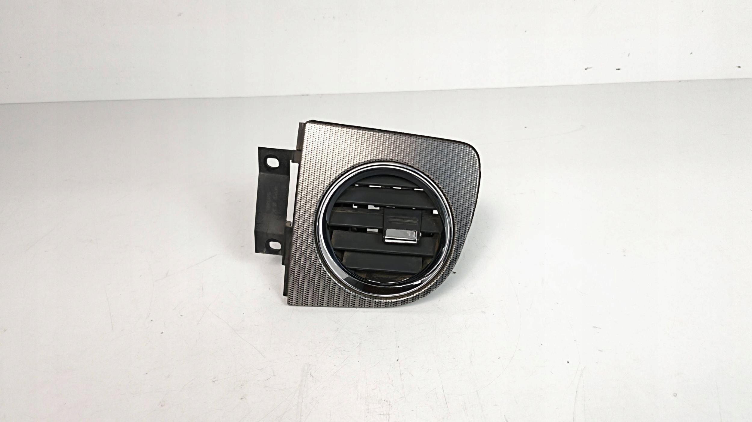 Ford Mustang V 10-14 grid air conditioning devices side of the dashboard