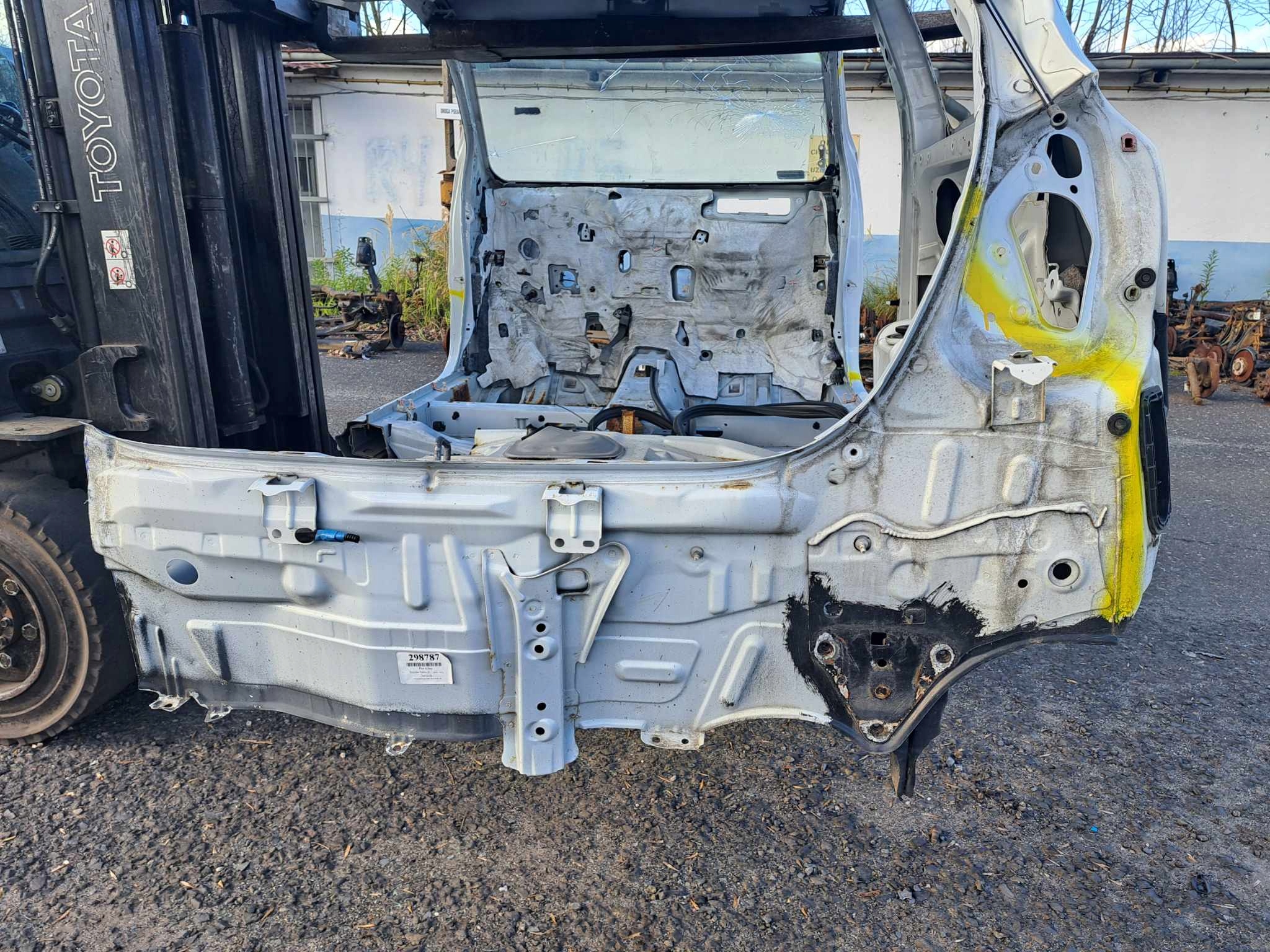 TOYOTA YARIS II 2 05- 3D 3 DRZWI ĆWAIRTKA TYŁ PAS TYLNY WANNA