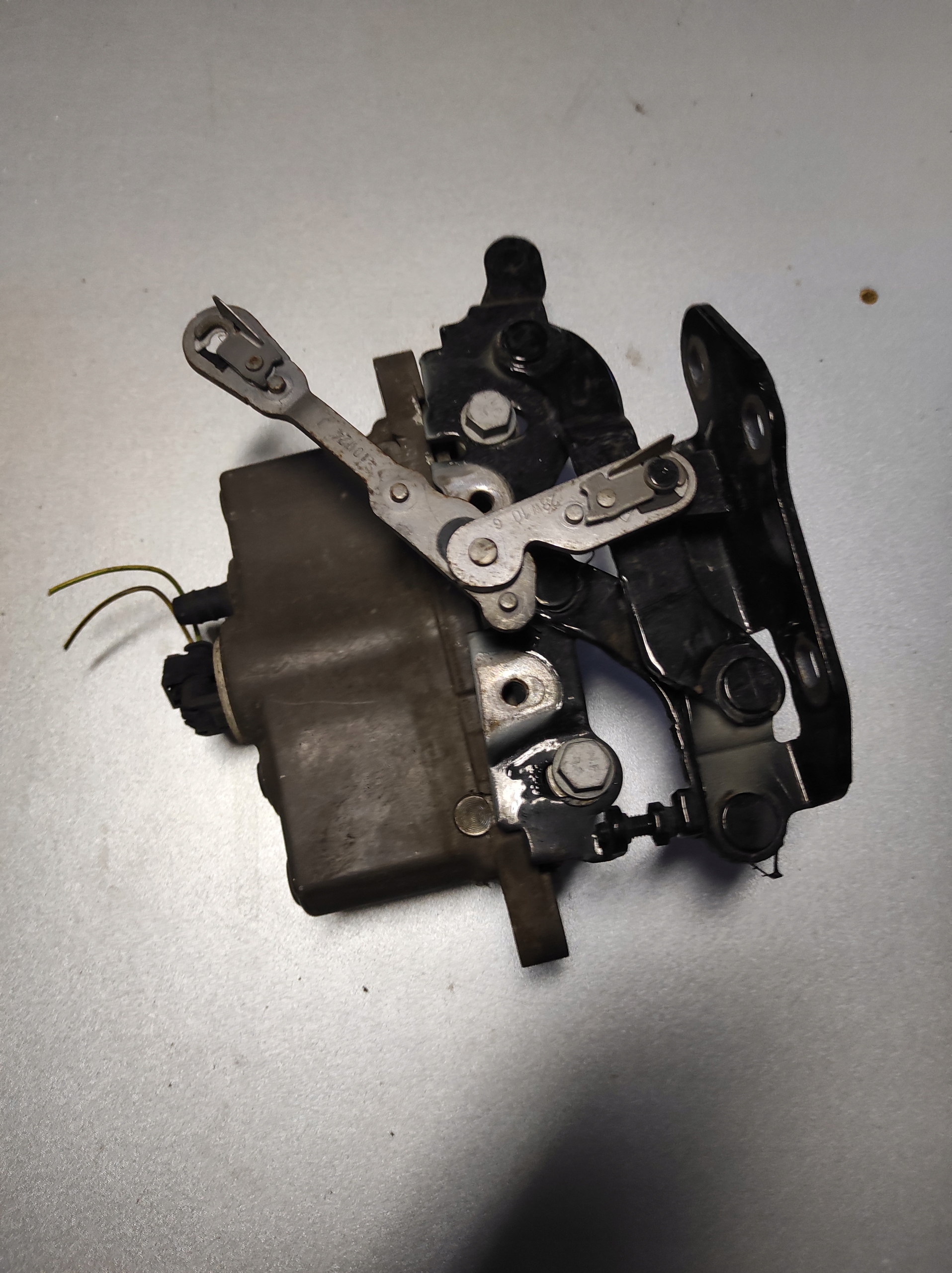 hinge bonnets NABOJ right A2129066301 MERCEDES W212