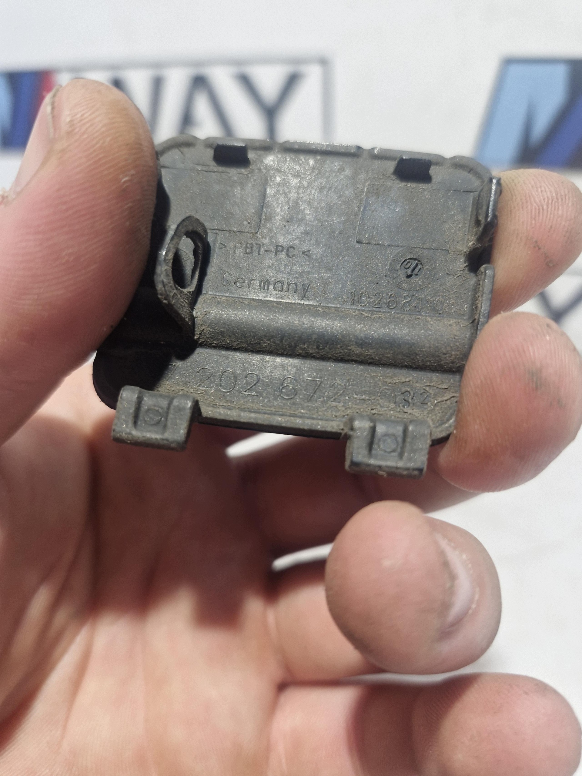 7202672 BMW E90 E91 Abschleppöse der Stoßstange heck A52