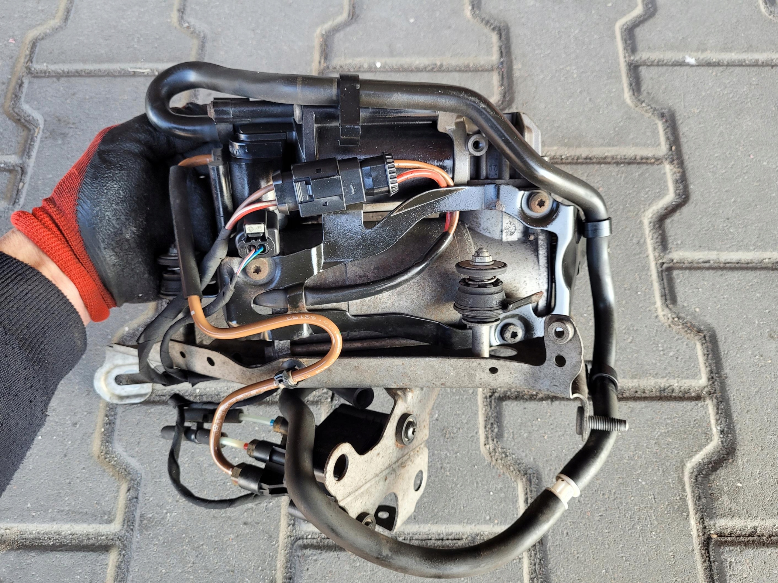 holder compressor; springing MERCEDES E 220 D W213 KOMBI