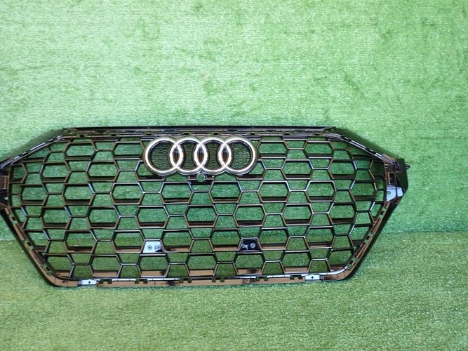 AUDI Q3 RSQ3 18- Grille 82A853651D