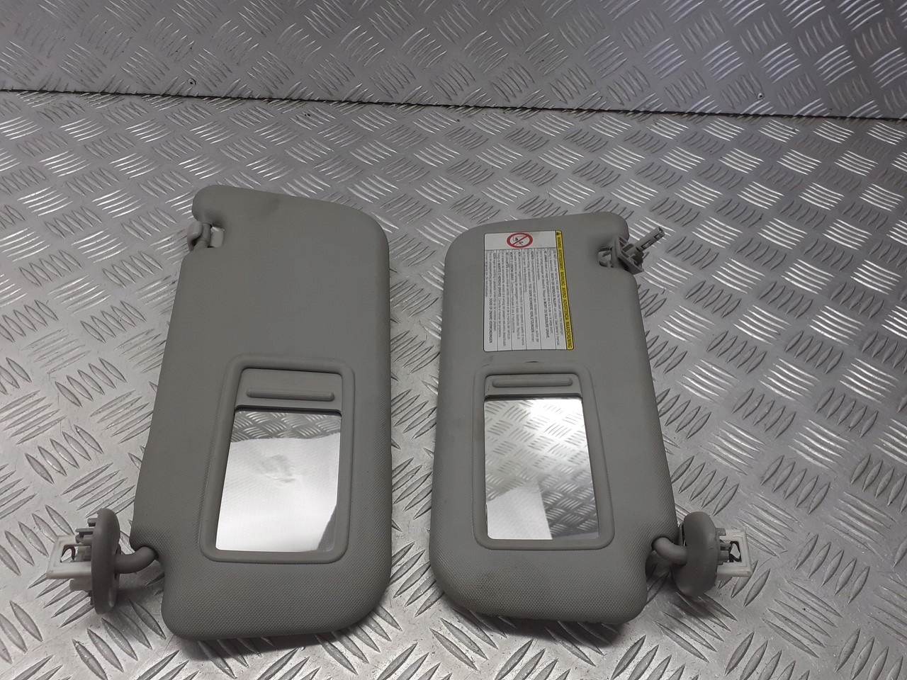 OSŁONA PRZECIWSŁONECZNA PRAWA/LEWA TOYOTA AURIS E15 1.4 D4D