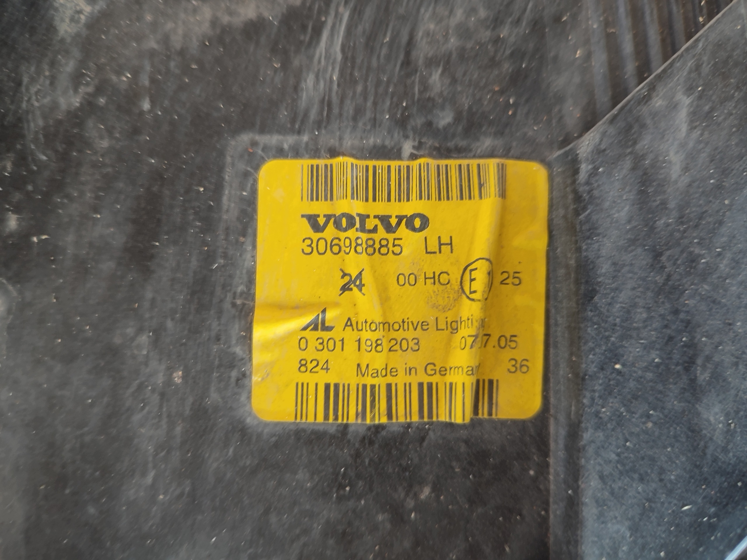 VOLVO V50 and light left front front left 30698885