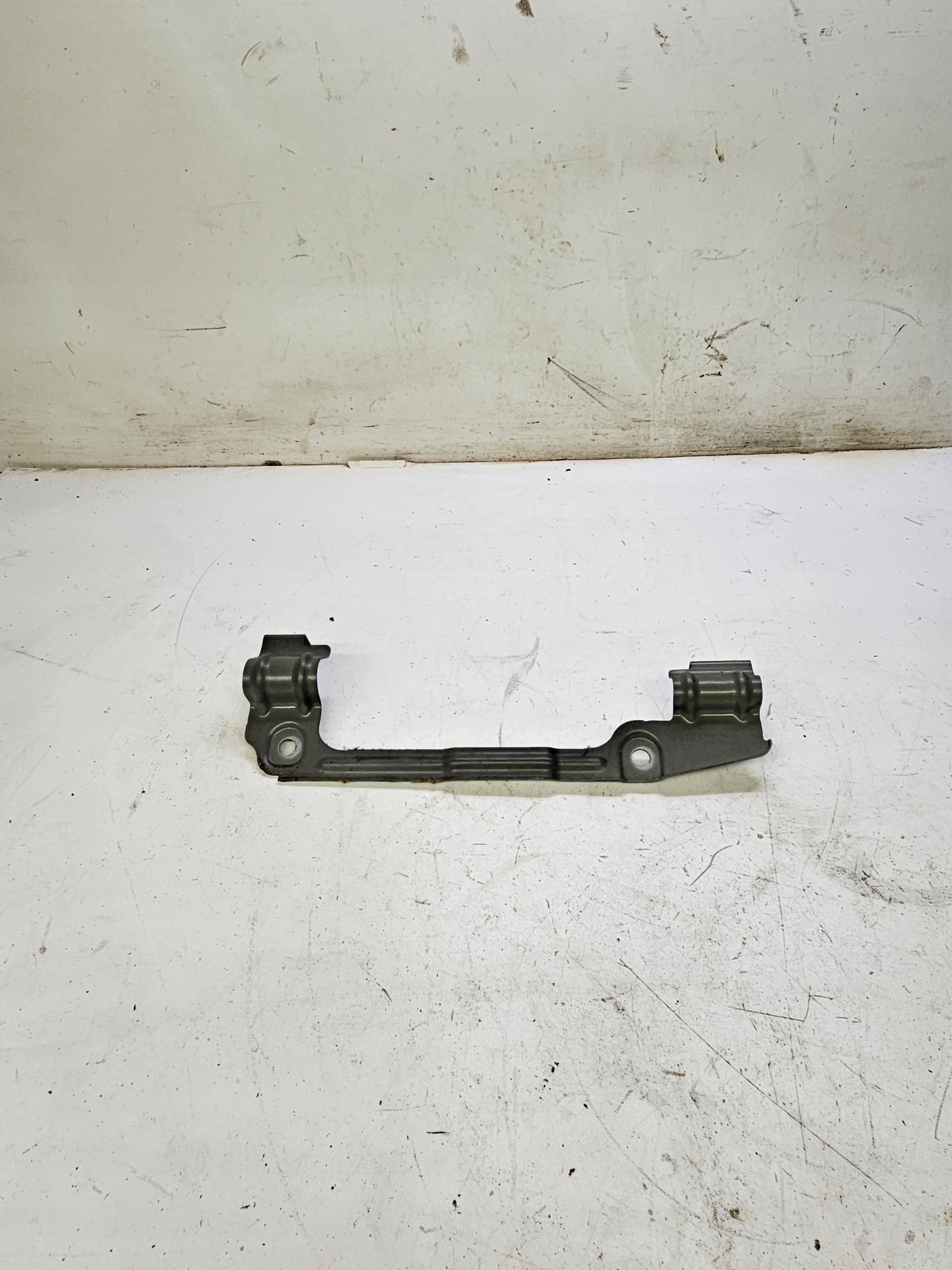 SUPPORT PLAQUE AILE DROIT AUDI A6 C8 4K0821168