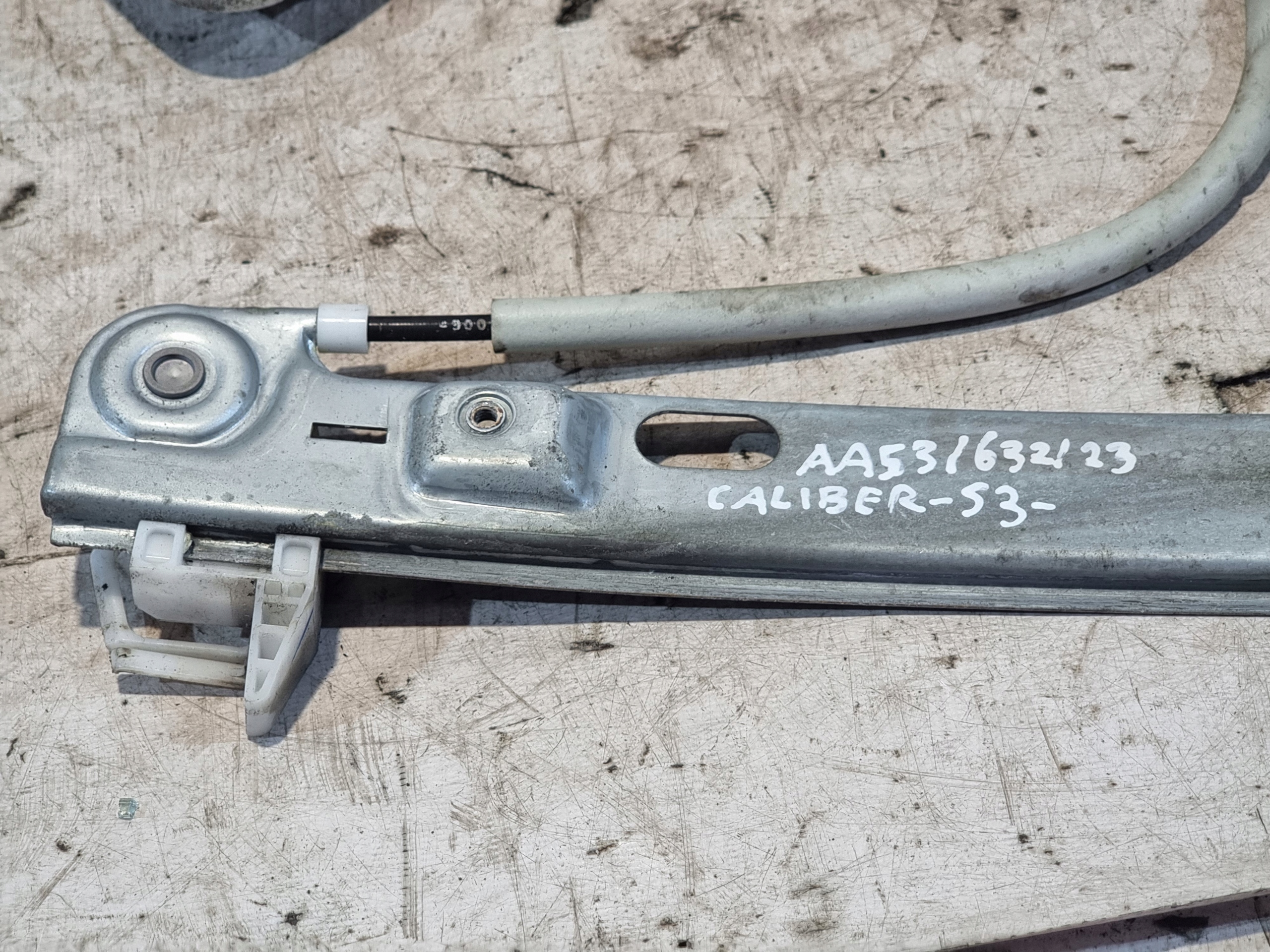window regulator right front OE 05074798AA DODGE CALIBER 07r