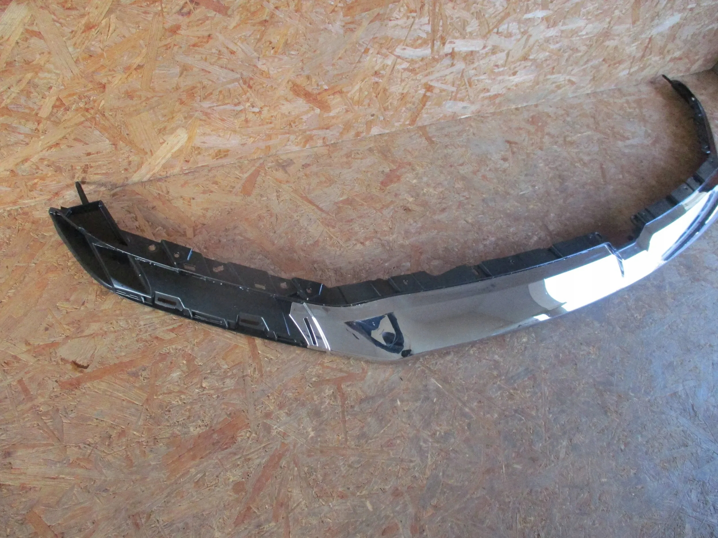 DODGE RAM V 19- moulding front PREKLADgrill bonnets