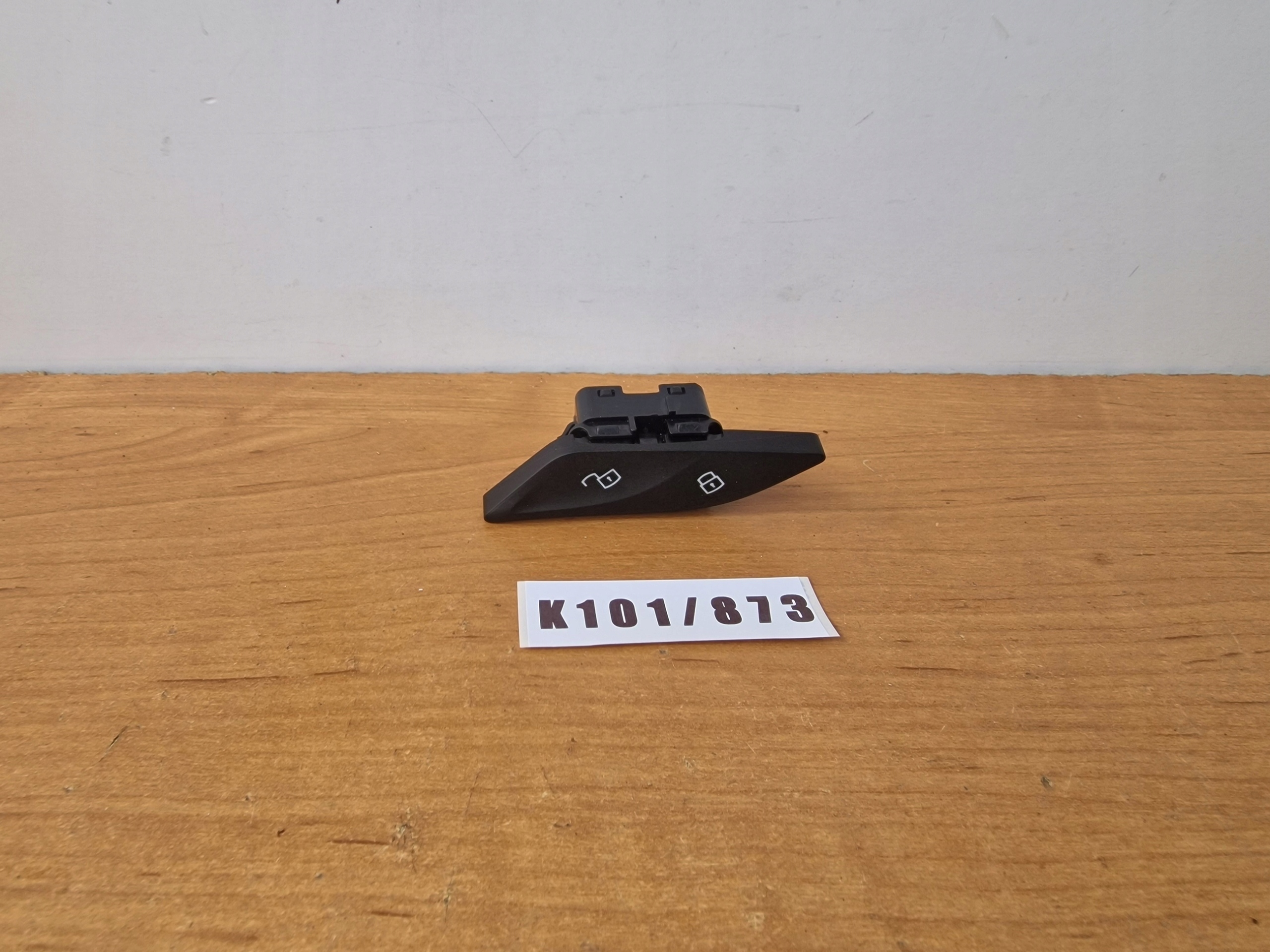BMW G30 G31 G32 switch of a lock central ORG
