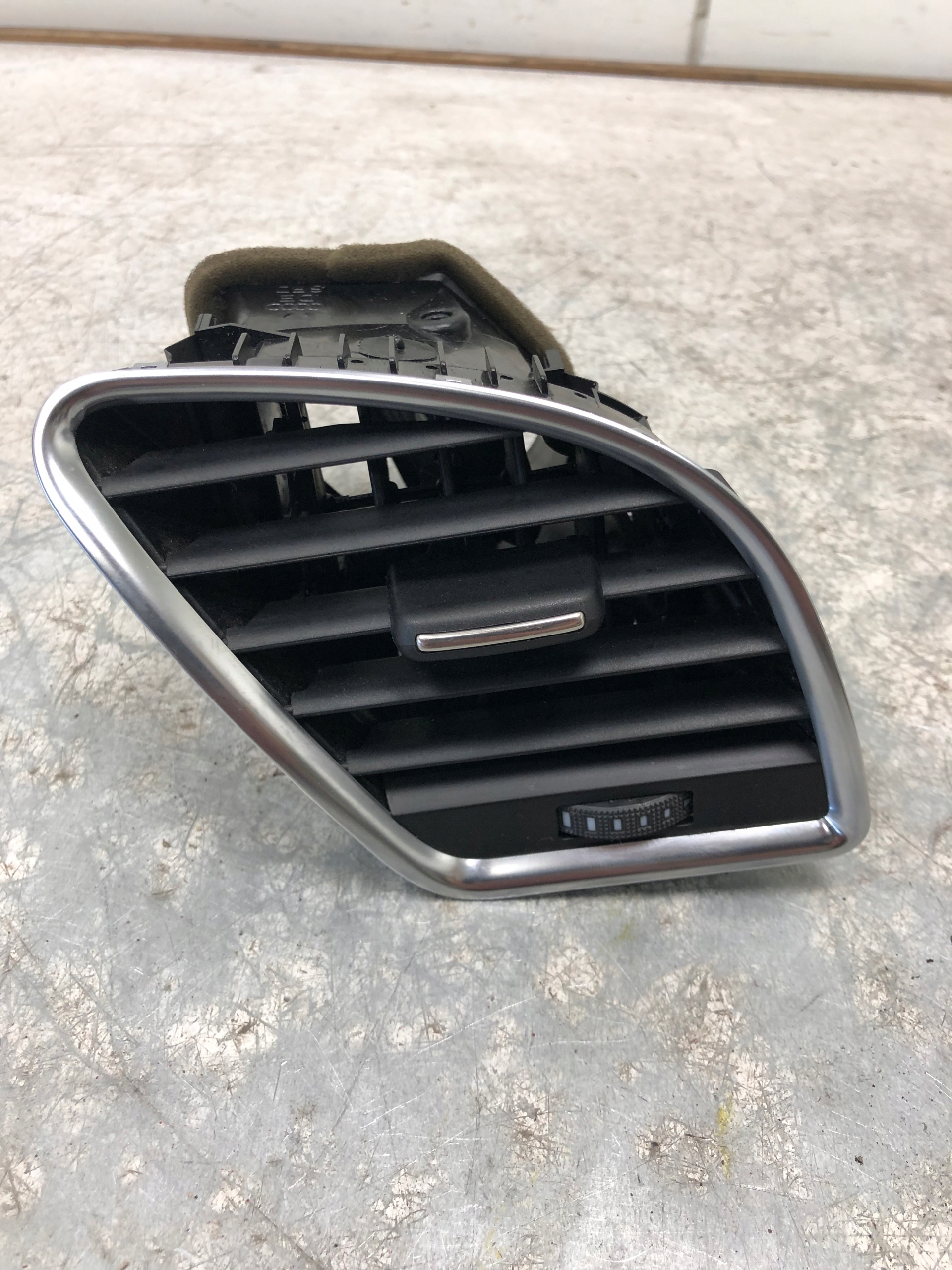 grid air conditioning devices right AUDI A5 8T1820902C