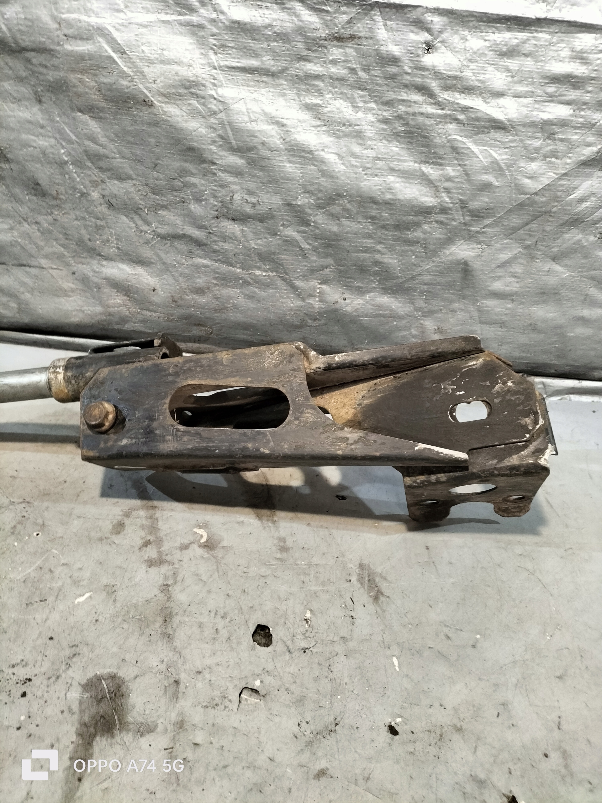 Schraube MOCUJACA Querlenker rechts vorne NISSAN INTERSTAR 2.5DCI 7700308893 A