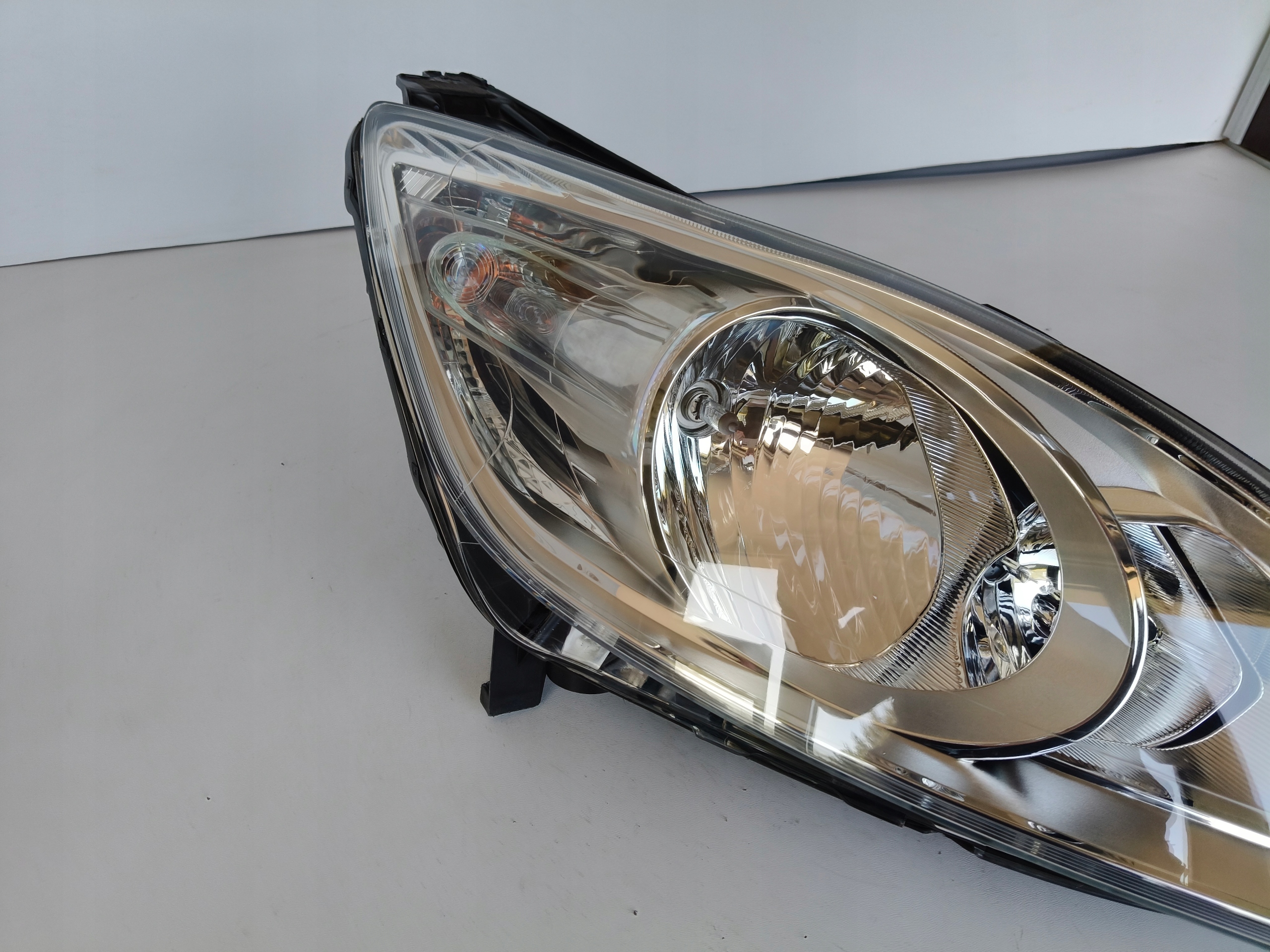 light right REFLEKTOR FORD C-MAX MK2 10-14