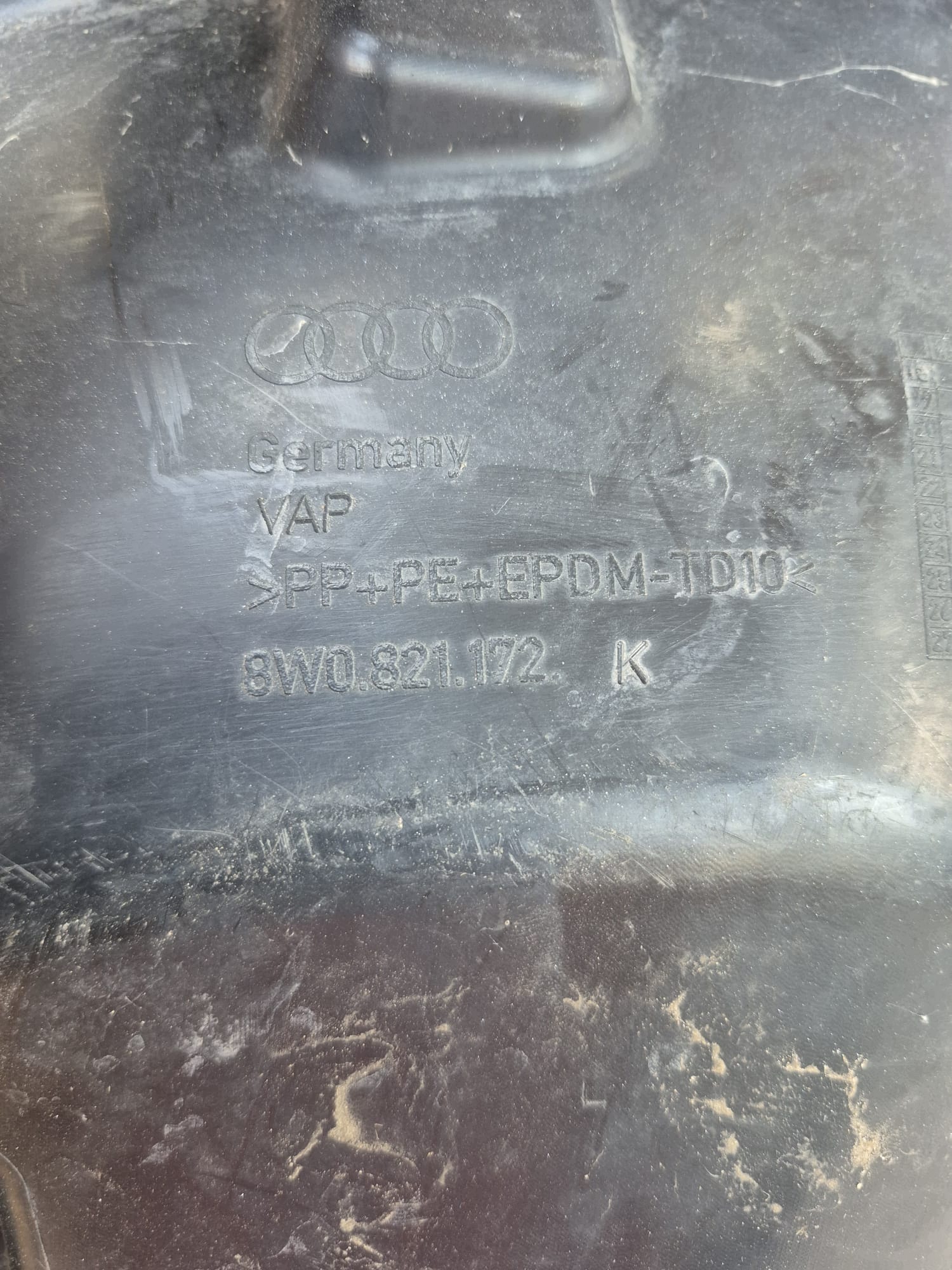 A4 B9 8W 8W0 15- mudguard right front front 8W0821171A