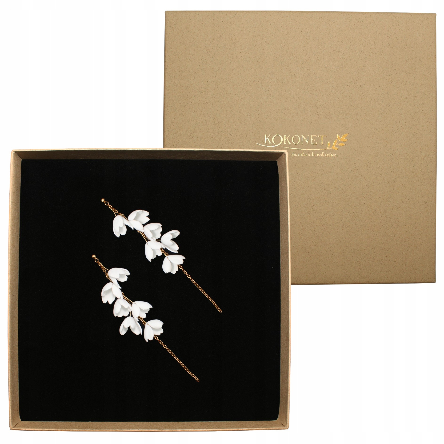 Zlaté lehké závěsné náušnice s jemnými svatební ručně vyráběnými květinami Boho