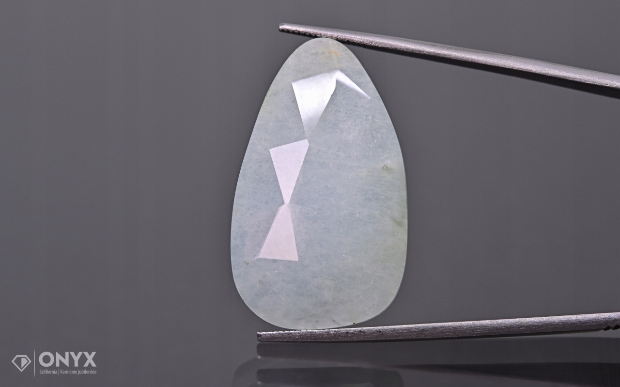 Akvamarín fasetovaná nepravidelná rozeta 31,5x19 m