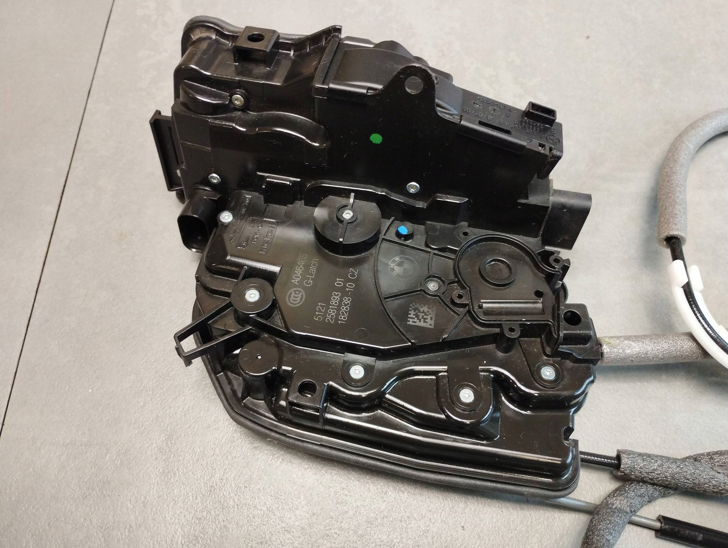 BMW 7 G11 lock left front SOFT CLOSE 2581893 UK