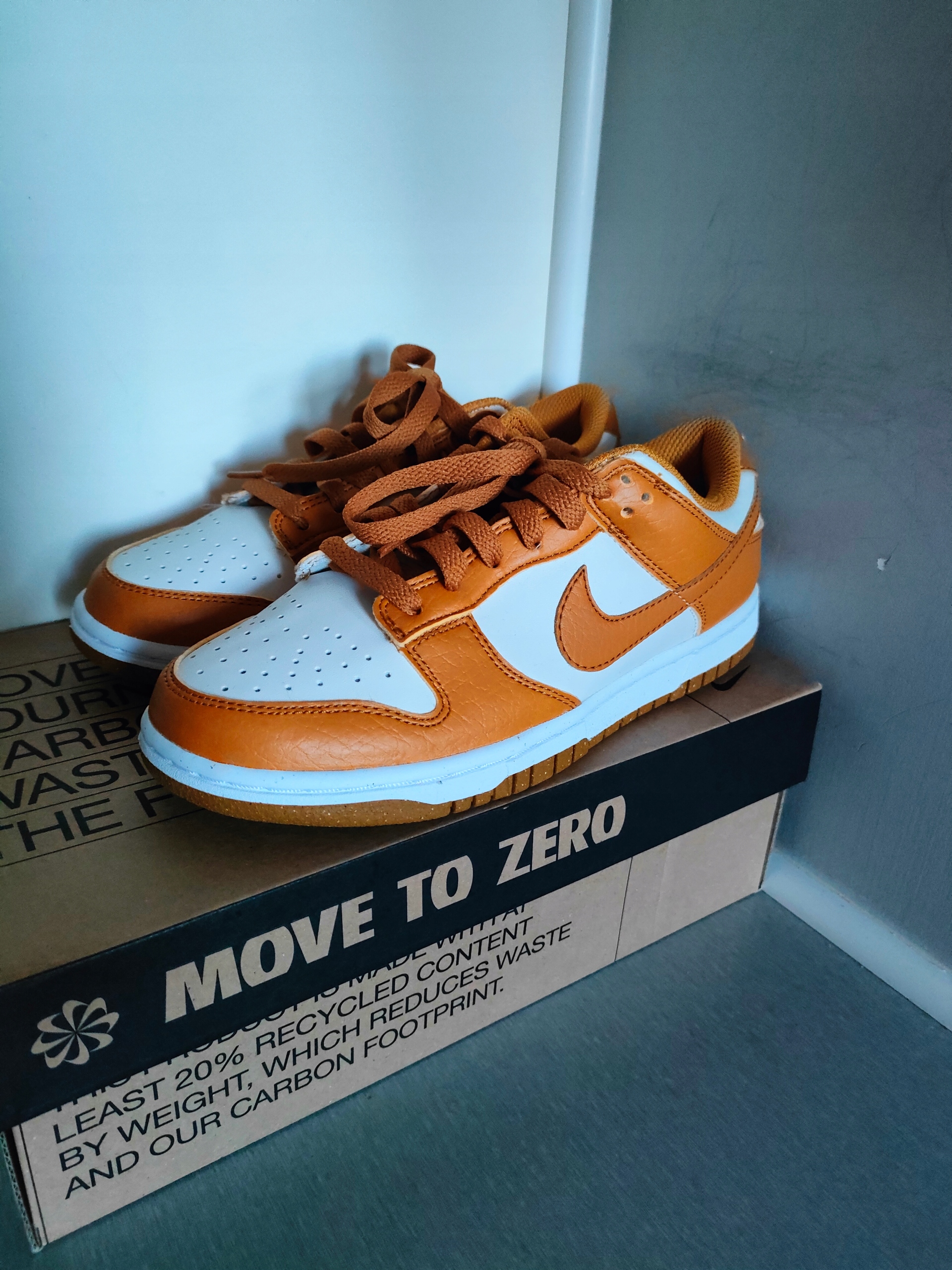 Boty Nike Dunk Low Phantom Gold Next Nature 36 DN1431-001