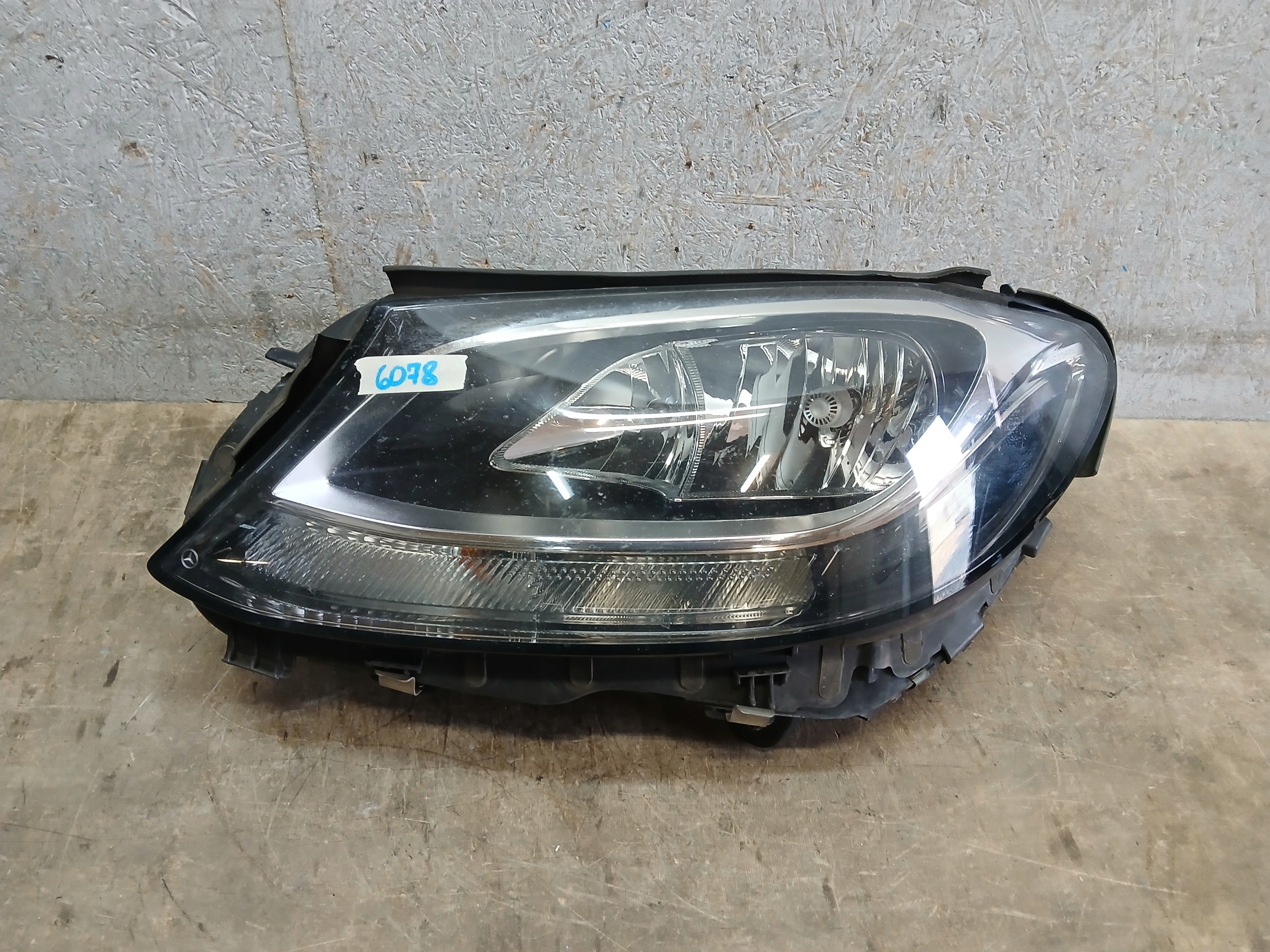 light front left MERCEDES C KLASA W205 A2059066402