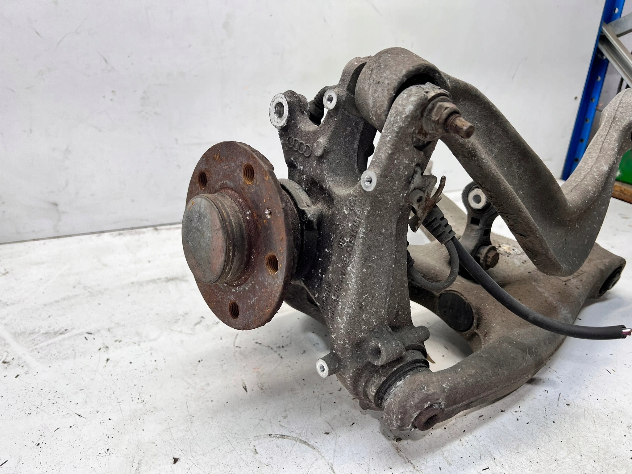 swing left rear part AUDI A4 B8 A5 8K0505311J 8K0505435AB