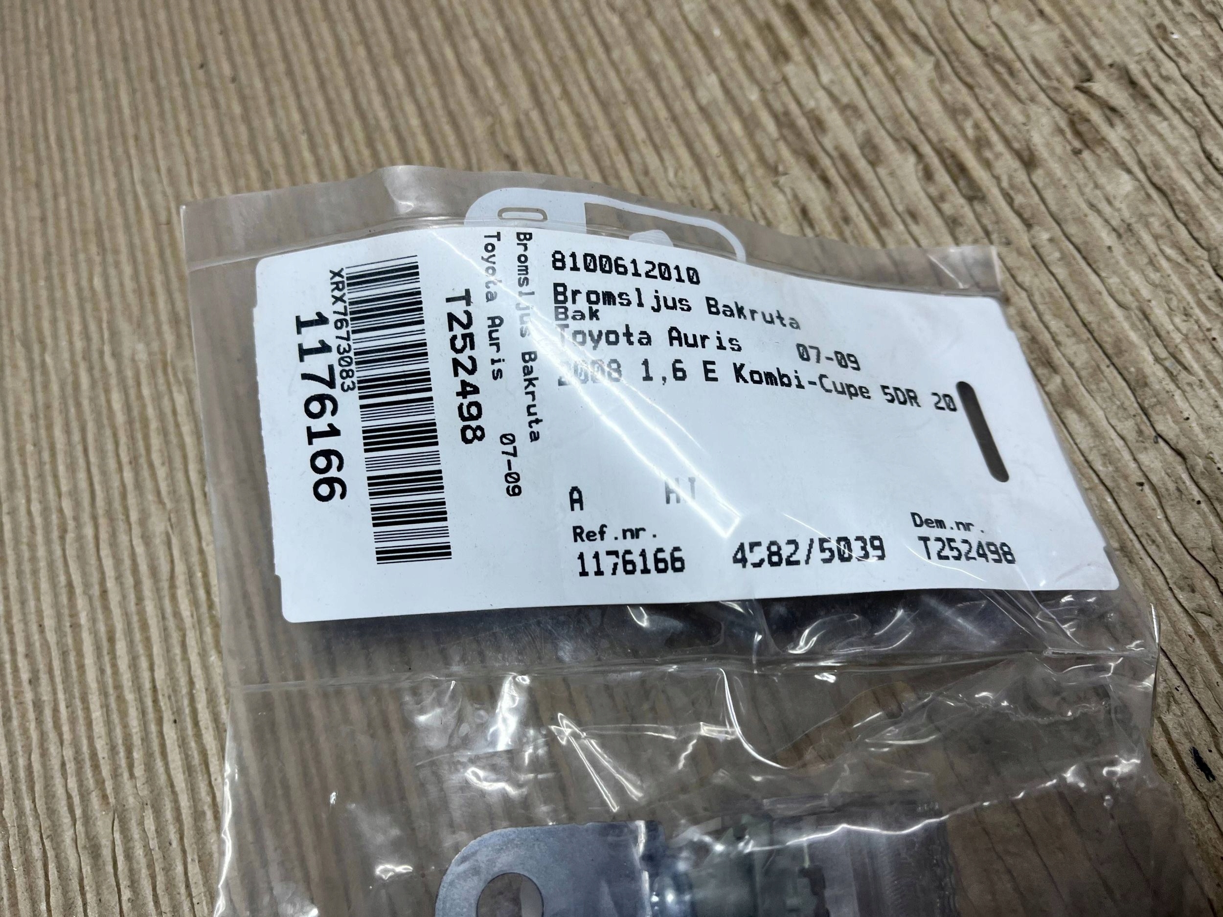 Trzecie light stop Toyota Auris 150 8100612010