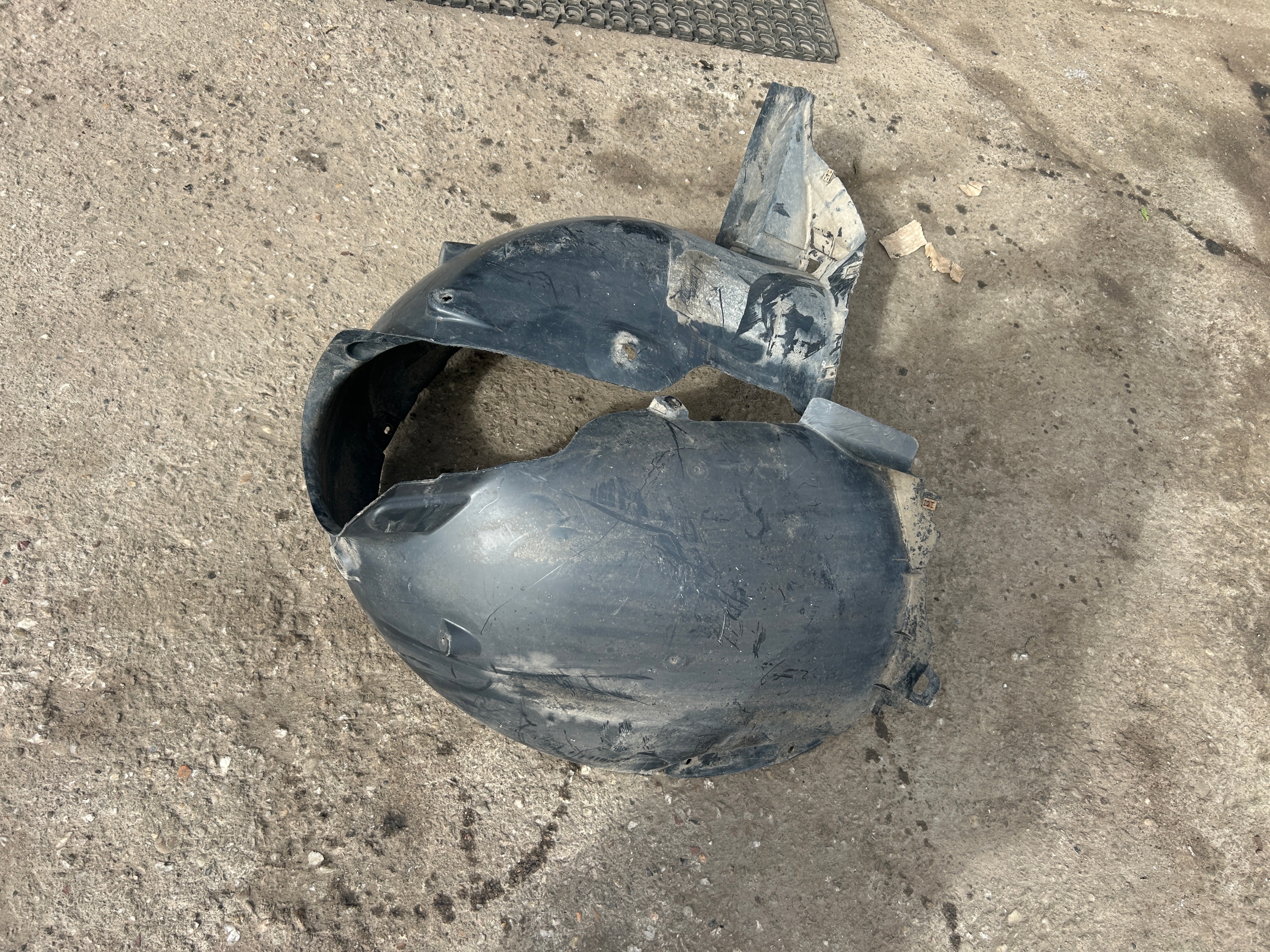 SKODA OCTAVIA III mudguard left front