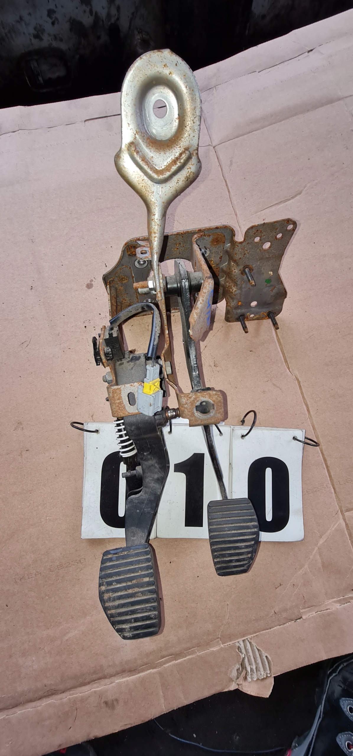 PODSTAWA PEDAŁ PEDAŁY CITROEN C4 1,6HDI 9653940880