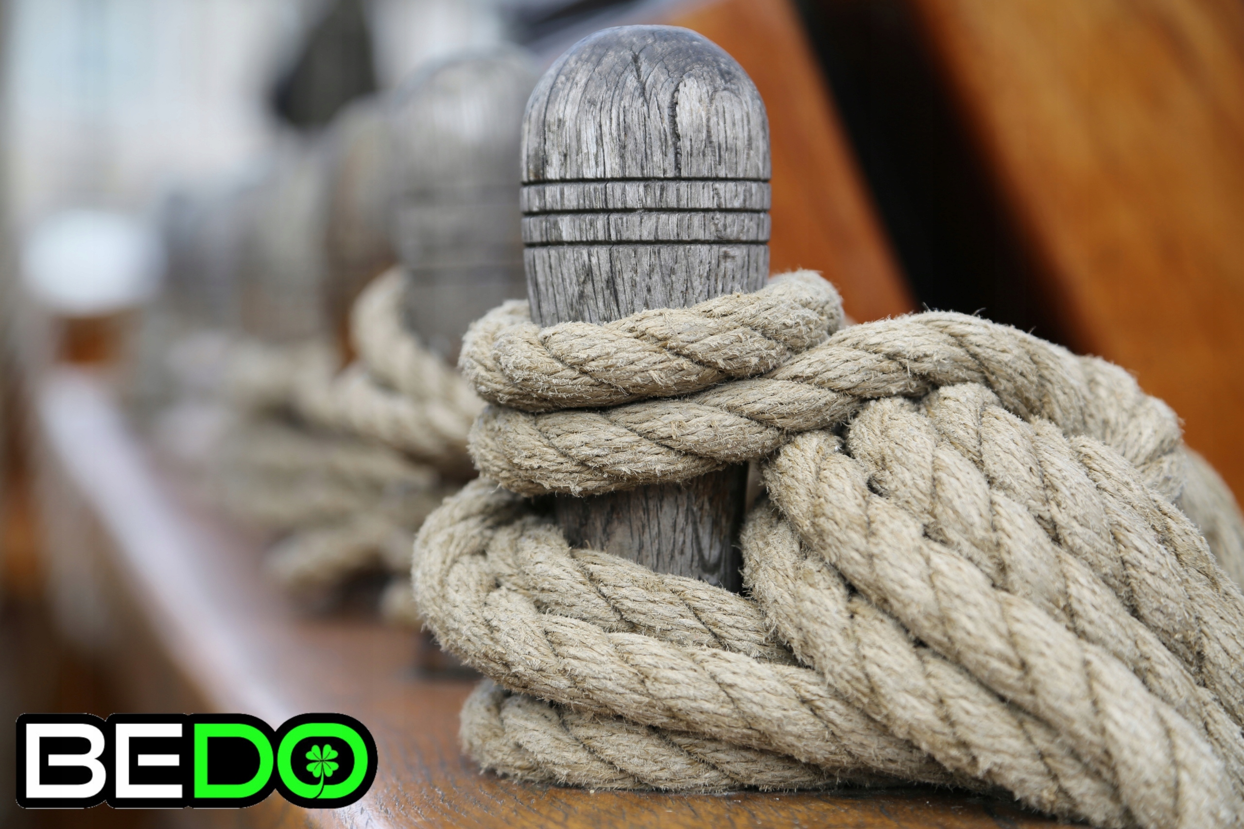 WYTRZYMAŁA LINA JUTOWA ŻEGLARSKA SKRĘCONA ROLNICZA BUDOWNICZY 16mm 30mb Materiał jutowa