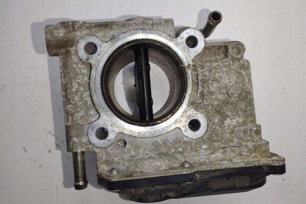 mazda oe R2AA136B0 ДРОССЕЛЬНАЯ ЗАСЛОНКА