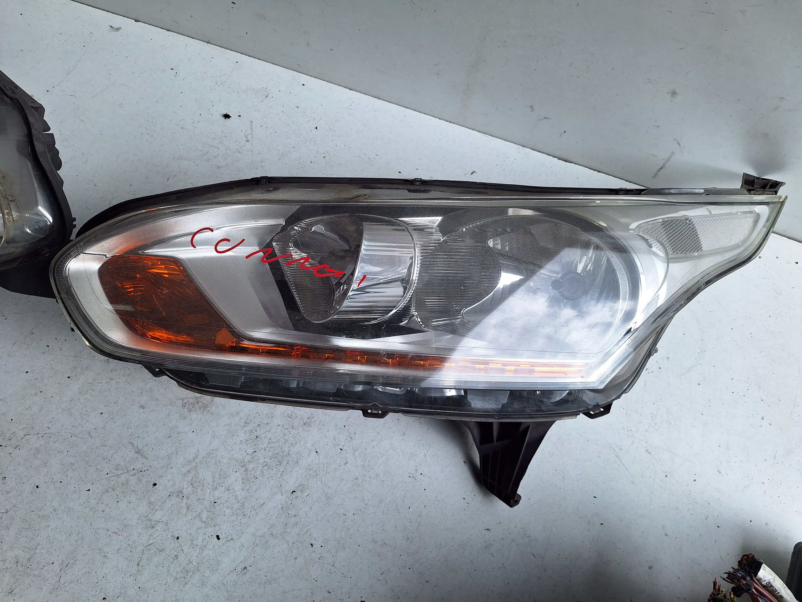 FORD TOURNEO CONNECT MK2 13-17 light left UK