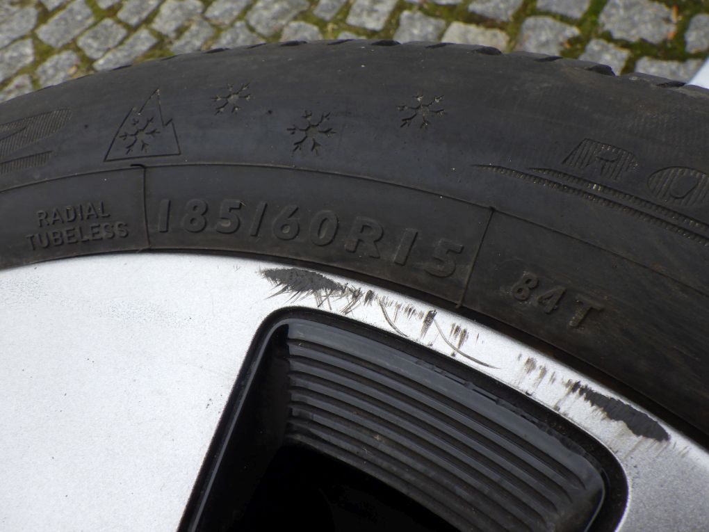 RENAULT 5.5J x 15 4x100 ET 38 ET36 discs komplet