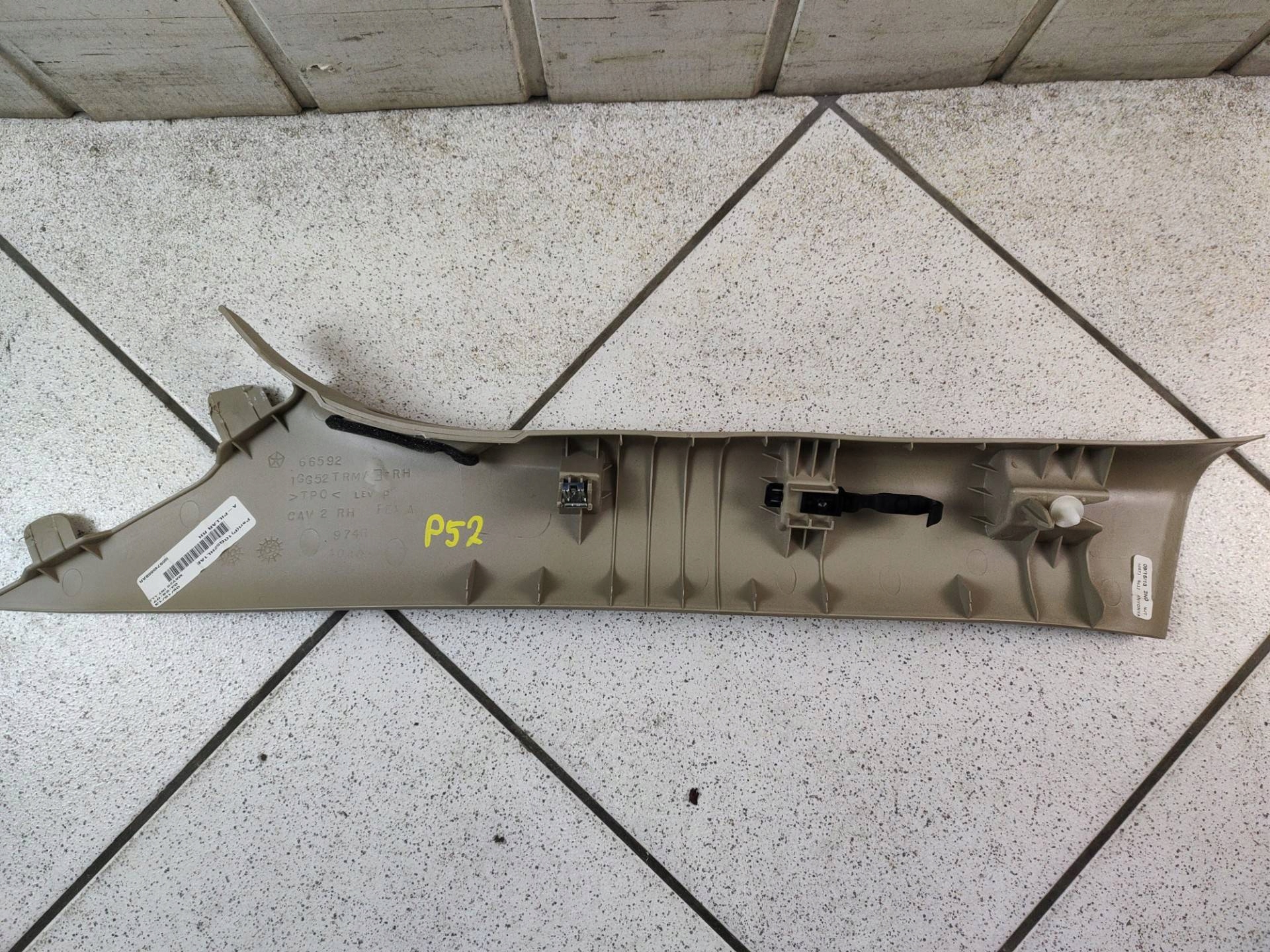 upholstery slupka front right side upper Jeep Grand Cherokee 4 facelift