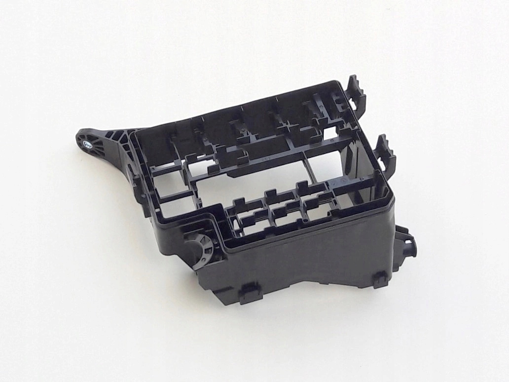 RAV IV Lift prawa skrzynka bezpieczników 15-18 Numer katalogowy części A82741-48090 8274148090