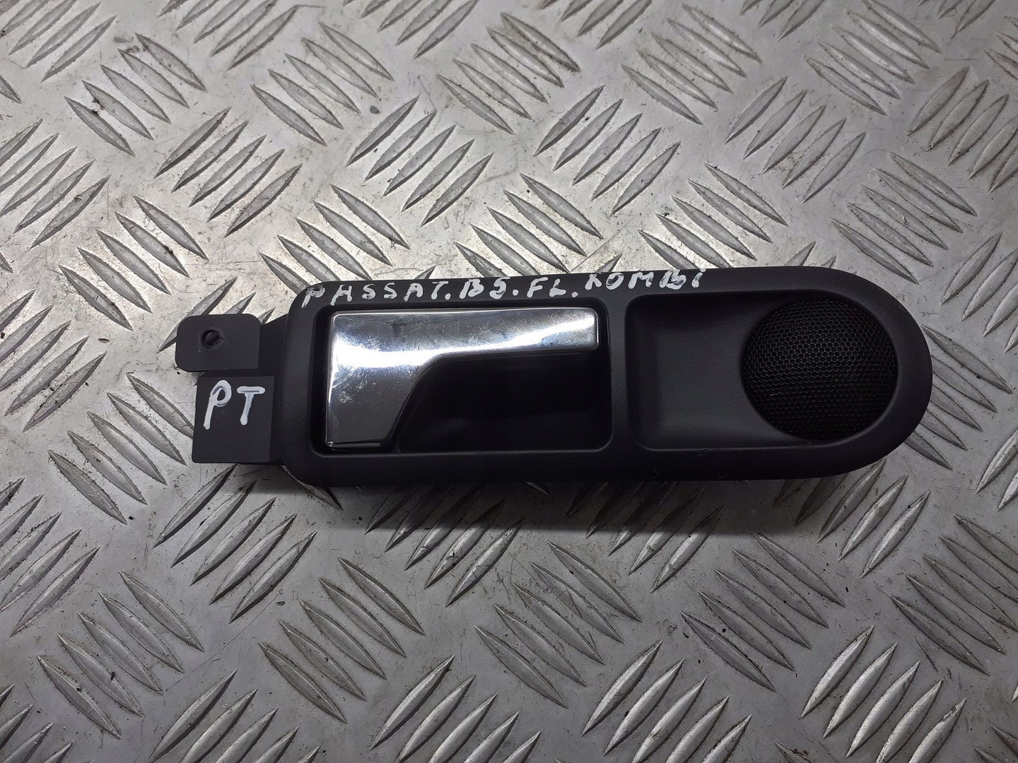 KLAMKA PRAWA TYLNA WEWNĘTRZNA VW PASSAT B5