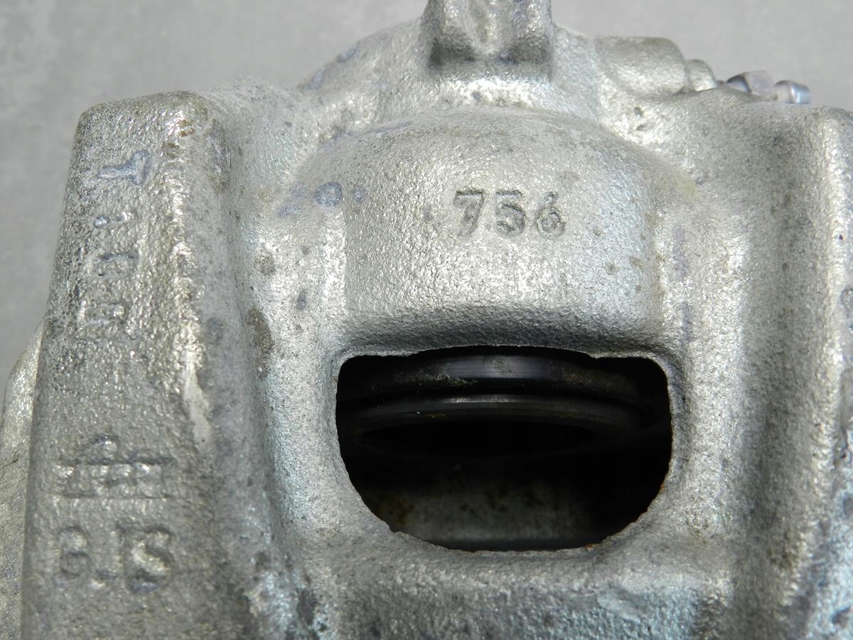 AUDI A5 8T 2.0 tdi caliper right front