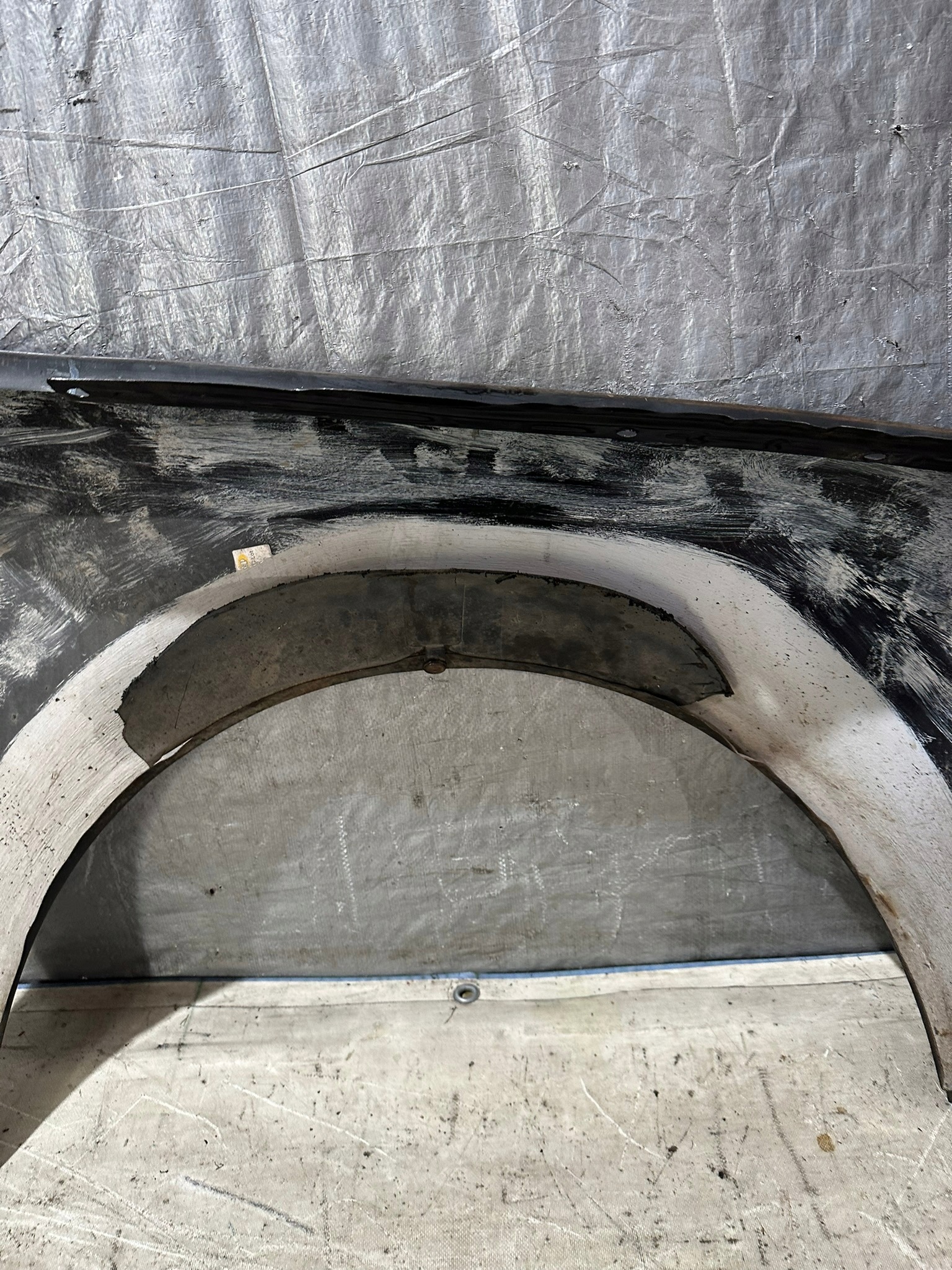 blatník levý předek AUDI A4 B6 cerný