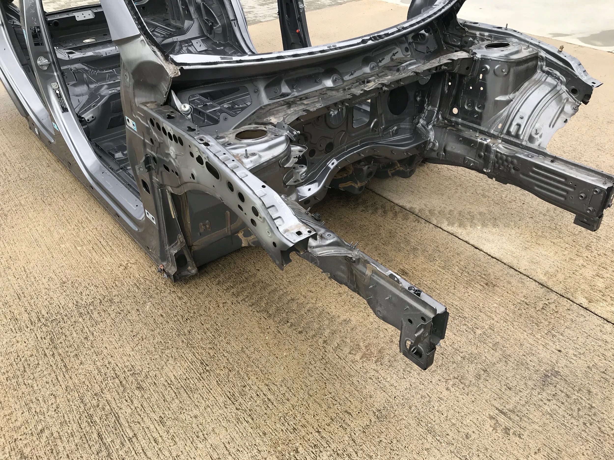 MERCEDES GLA H247 2022 ĆWIARTKA PRAWY PRZÓD Producent części Mercedes-Benz OE