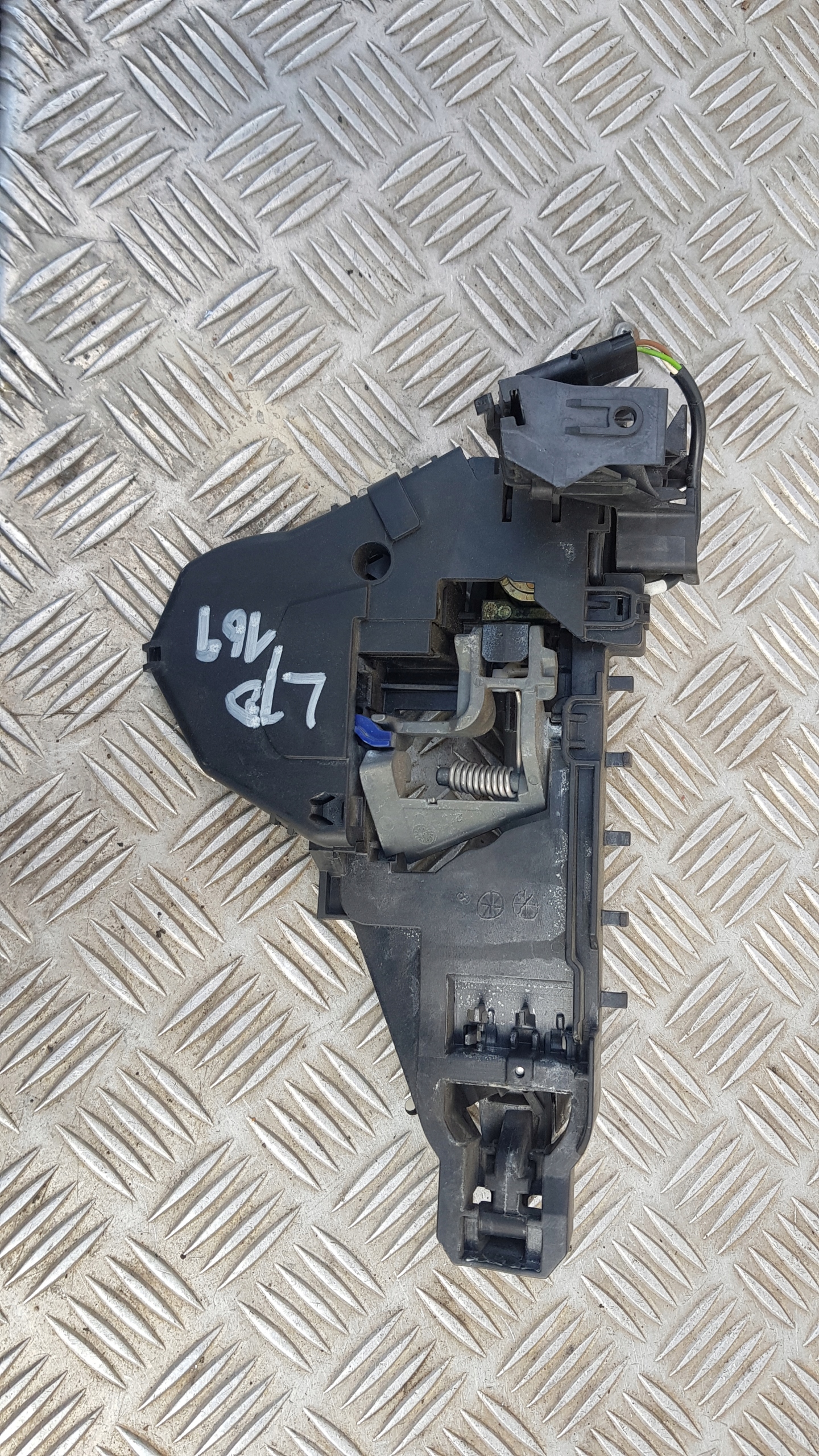 MERCEDES W169 handle exterior left front lock cylinder