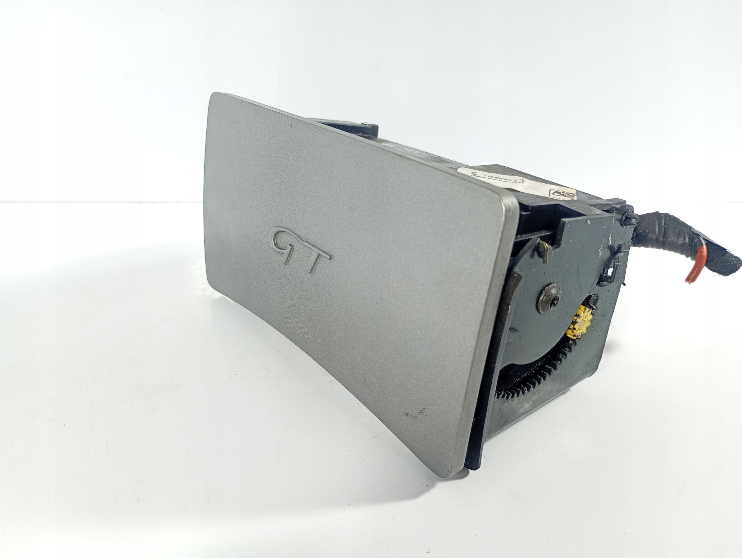 Alfa Romeo GT 03-10 ashtray passenger compartment