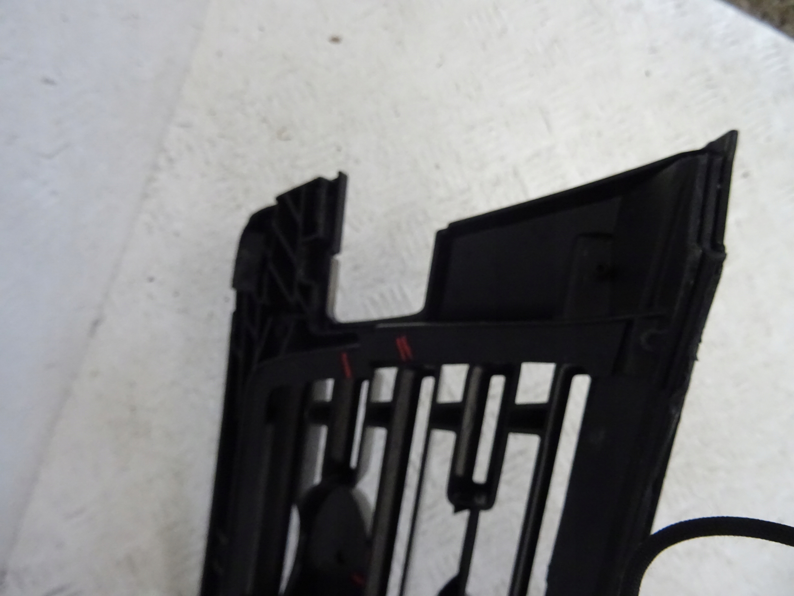 grille front front grill LAND ROVER L460 M8E2-8200-A