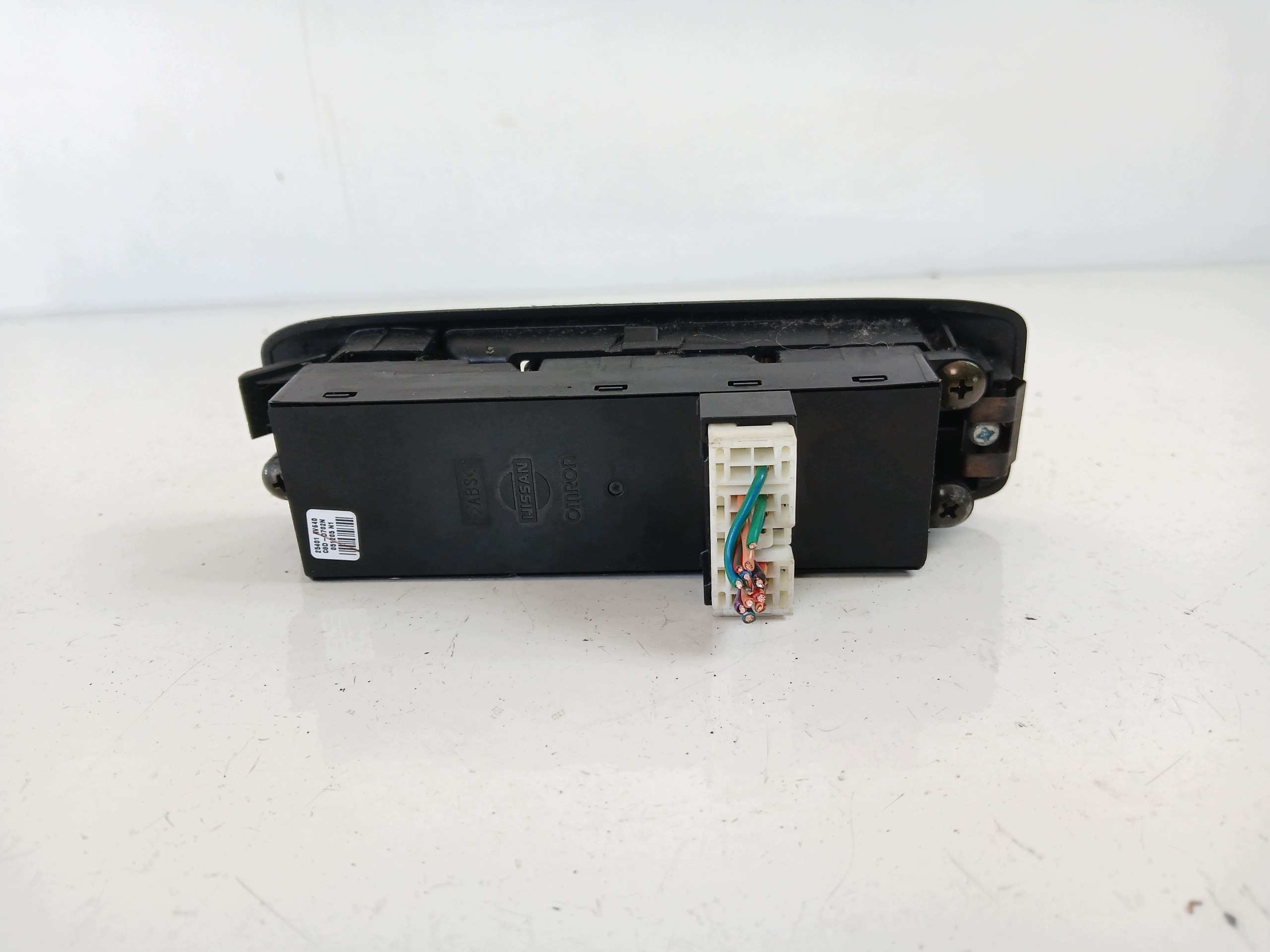 NISSAN PRIMERA P12 PANEL okna levý předek 25401AV640