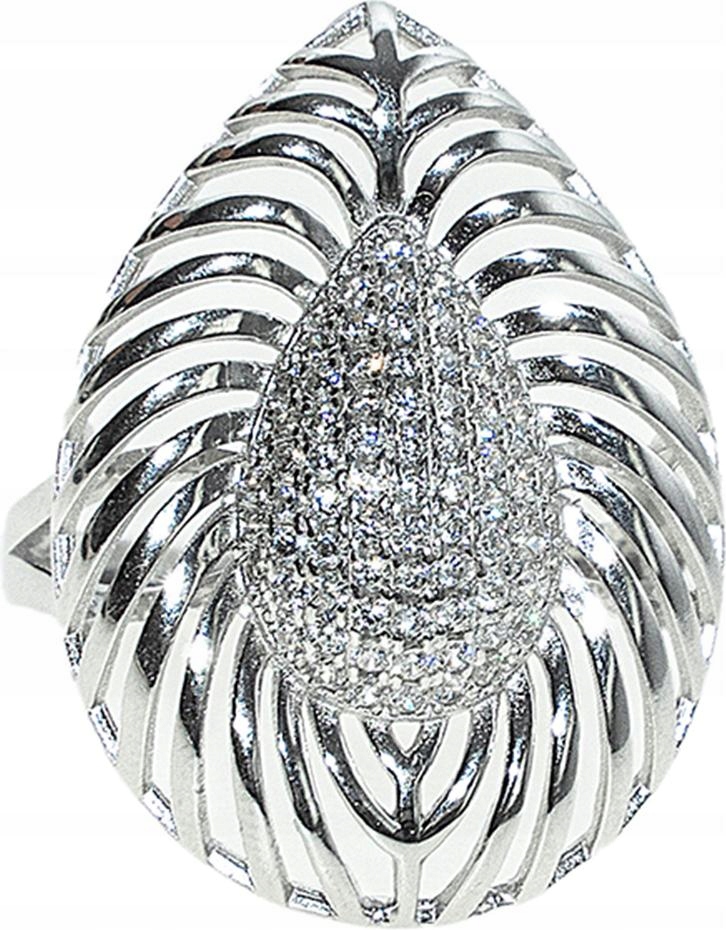 Stříbrný prstýnek 925 je masivně zdobený prolamovanou mandlí a zirkony