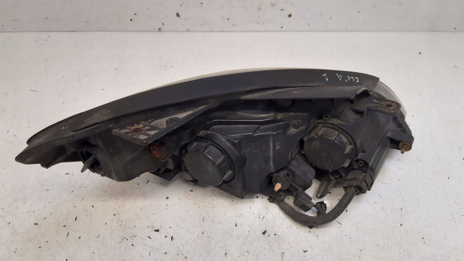 light front front left Kia Ceed and 2,0 CRDI HB