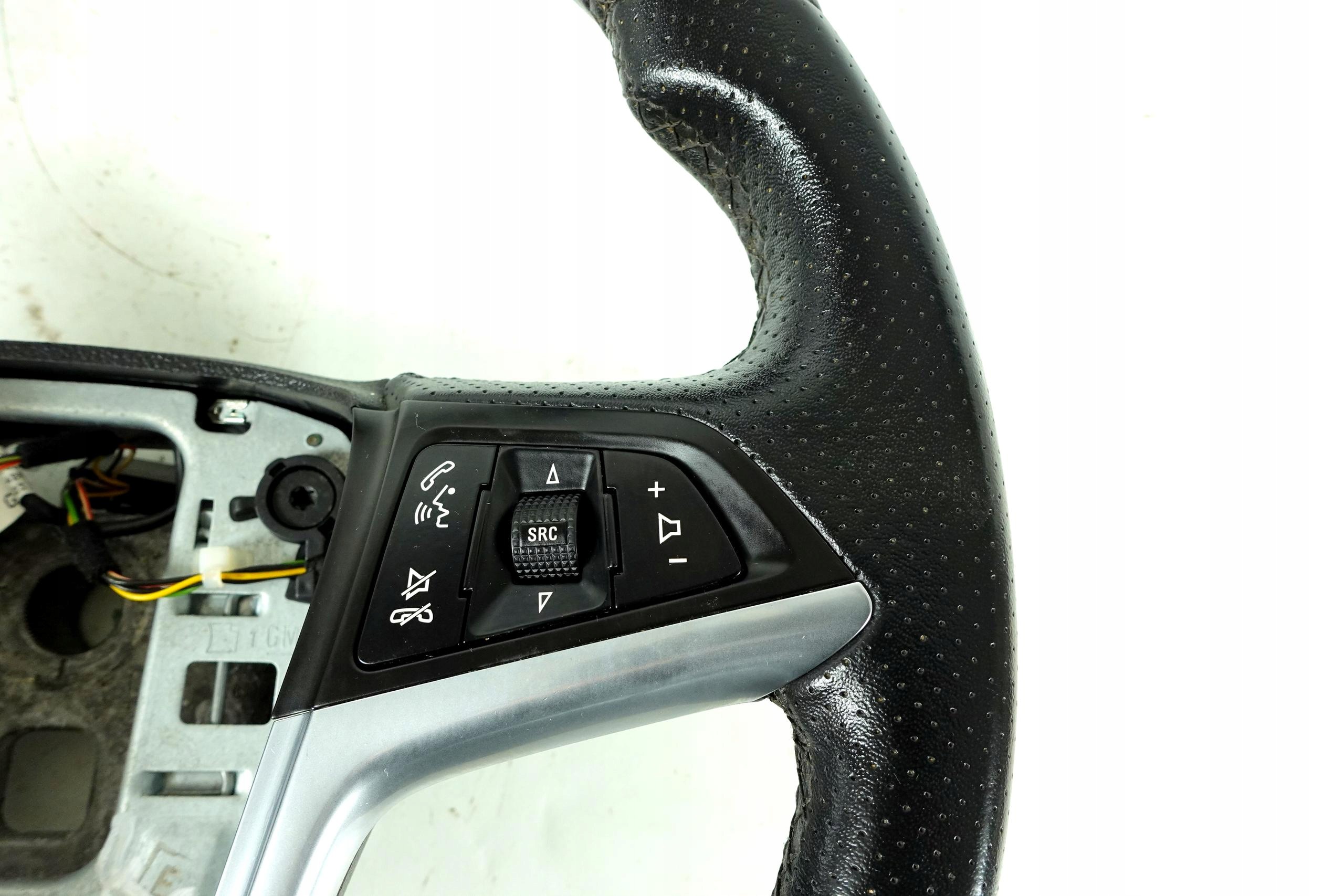 steering wheel, leather leather TEMPOMAT OPEL ASTRA J 4 IV 13351022
